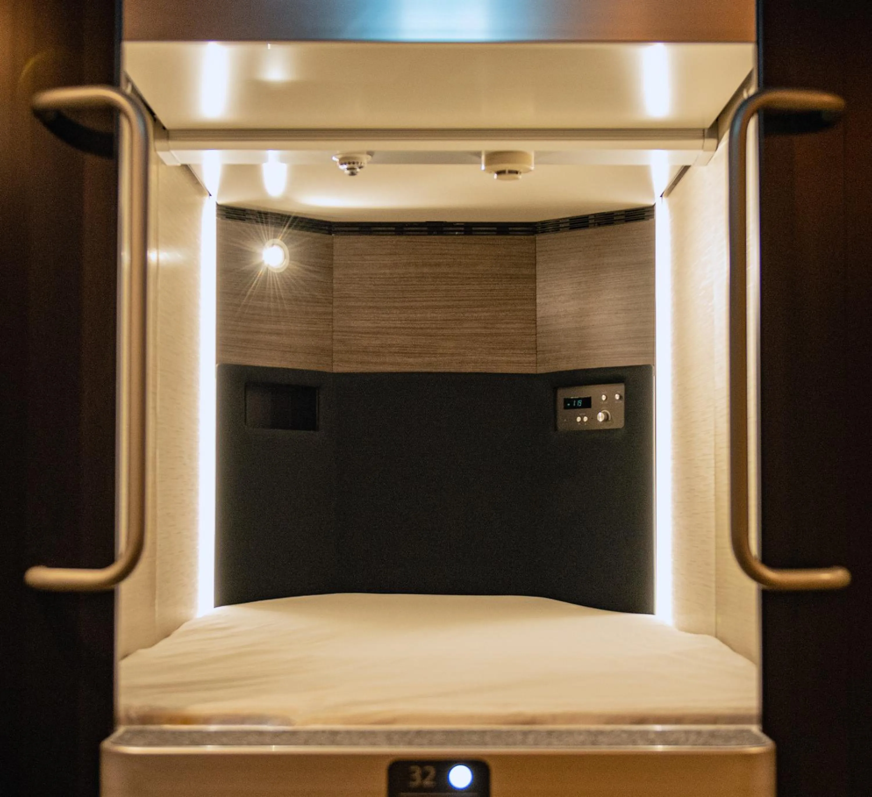 Bed in SPABLIC INN - Capsule Hatago Akasaka