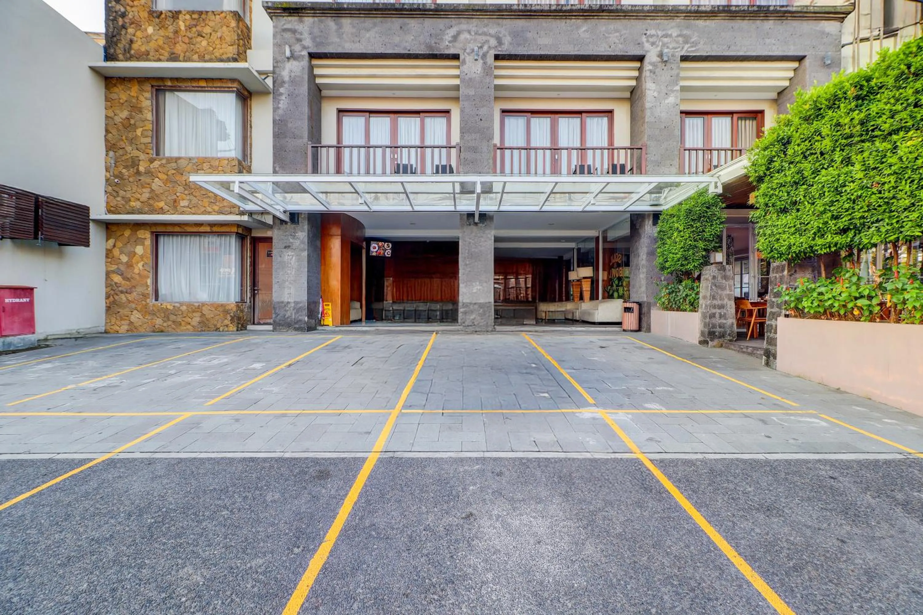 Parking in Palette Signature Hotel