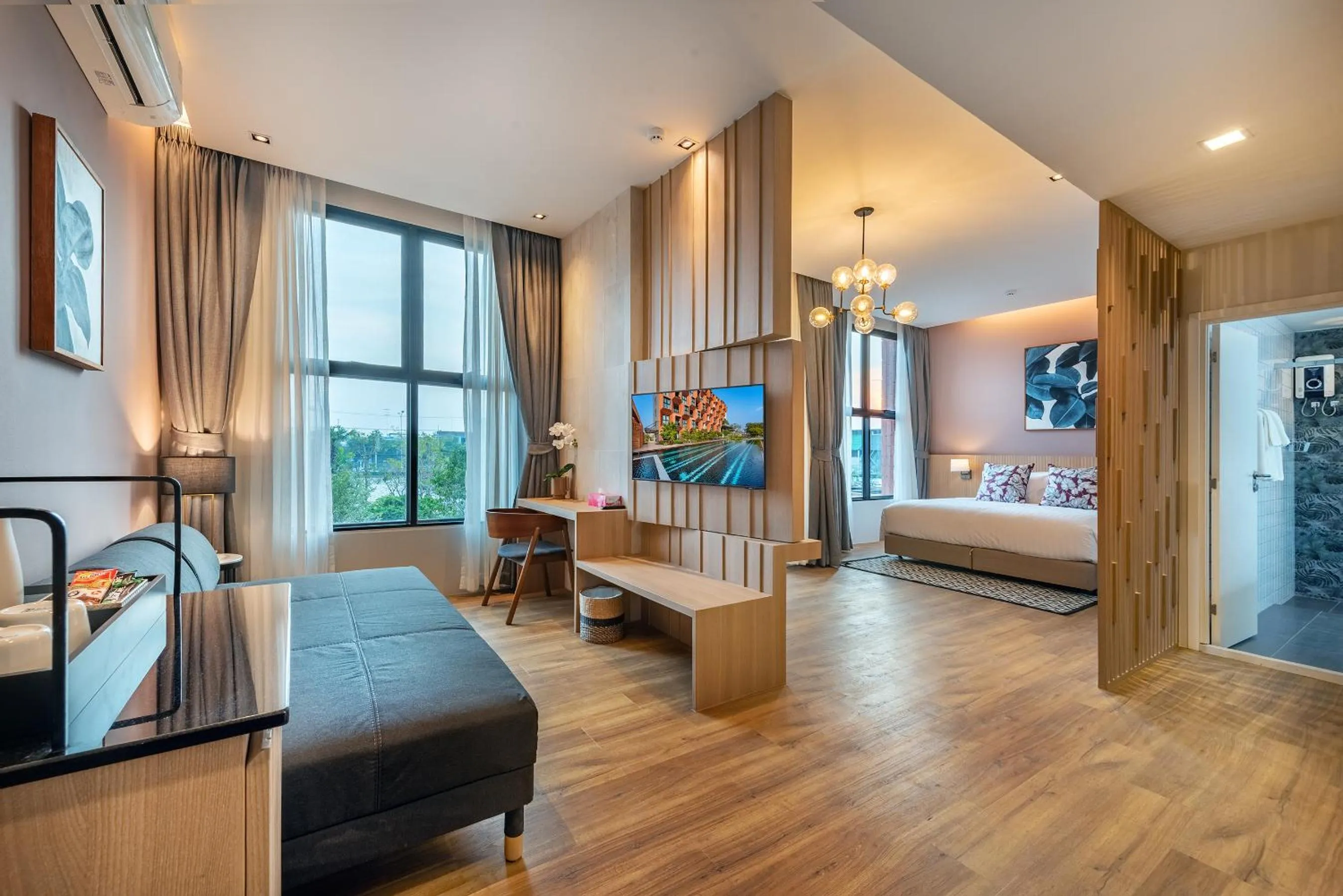 Photo of the whole room, Bed in Pusayapuri