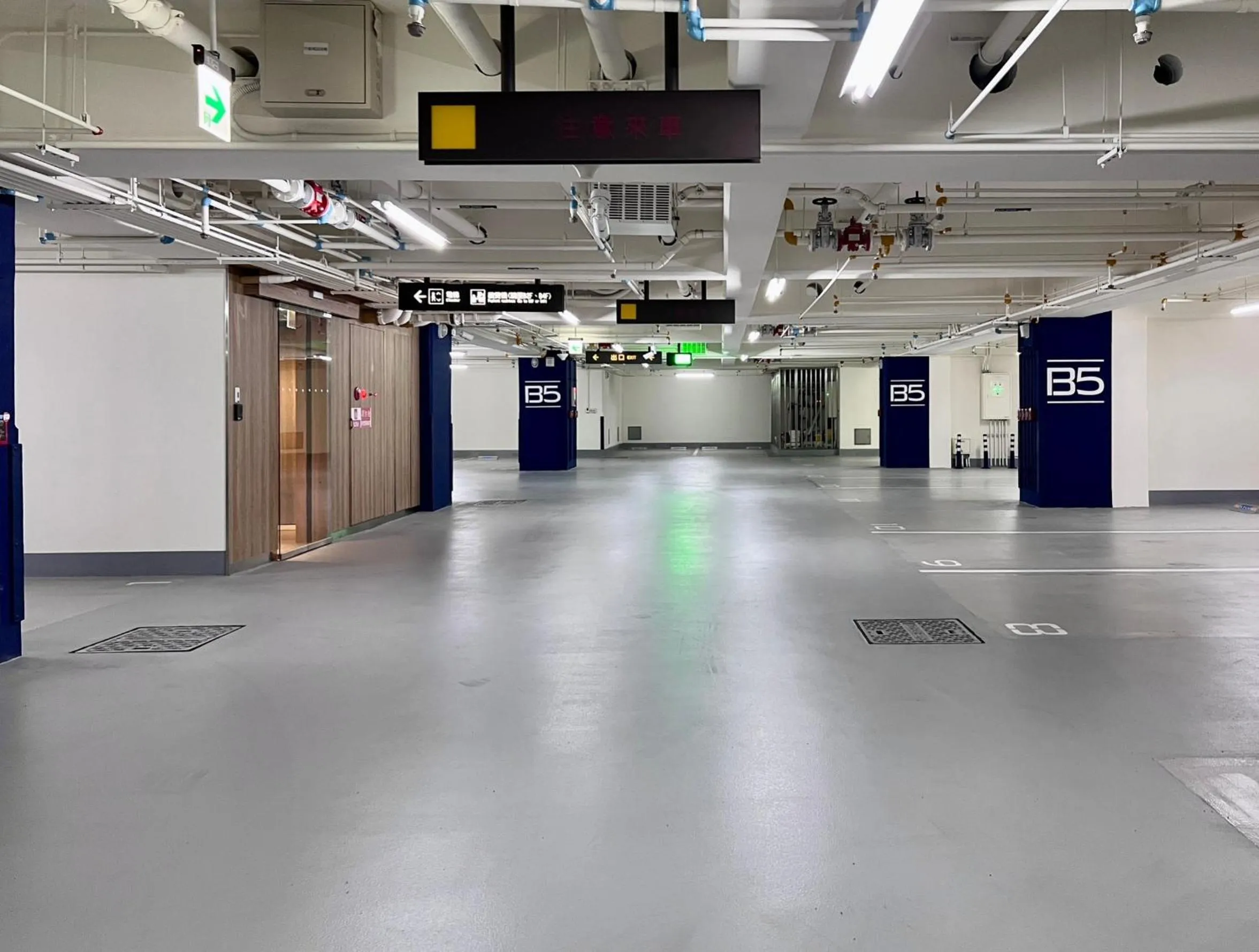 Parking in Boutech JianTan Hotel