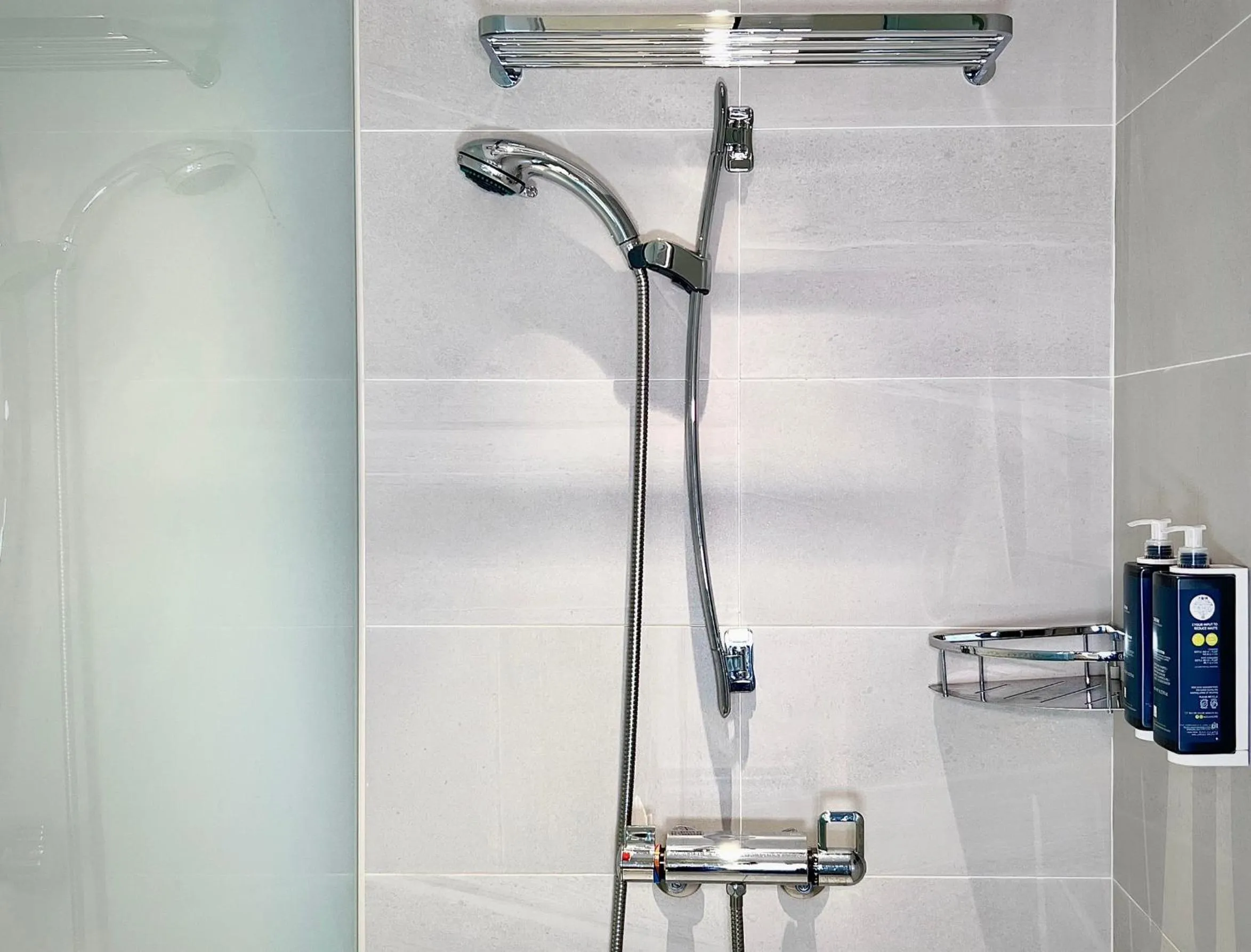 Shower in Boutech JianTan Hotel