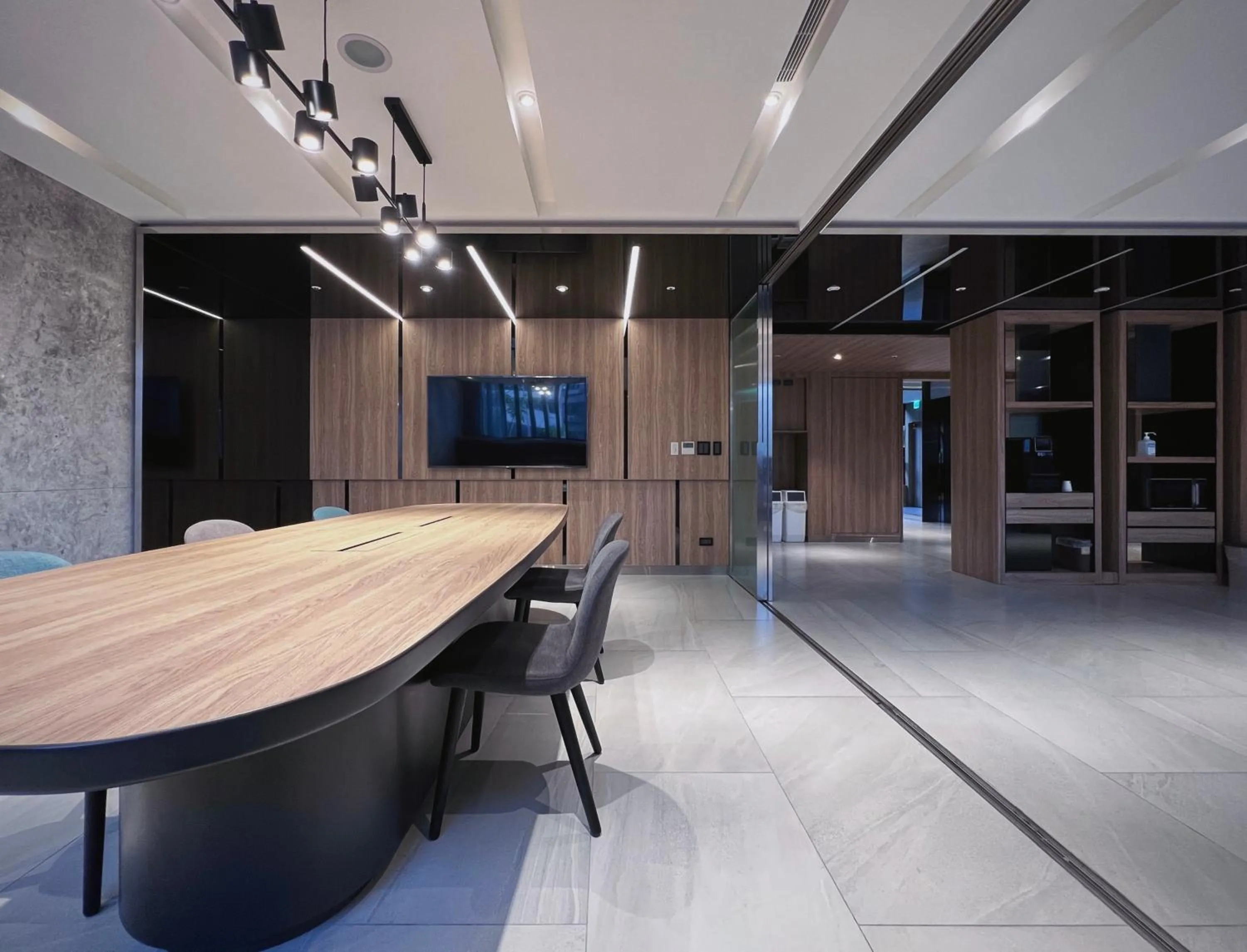 Communal lounge/ TV room in Boutech JianTan Hotel