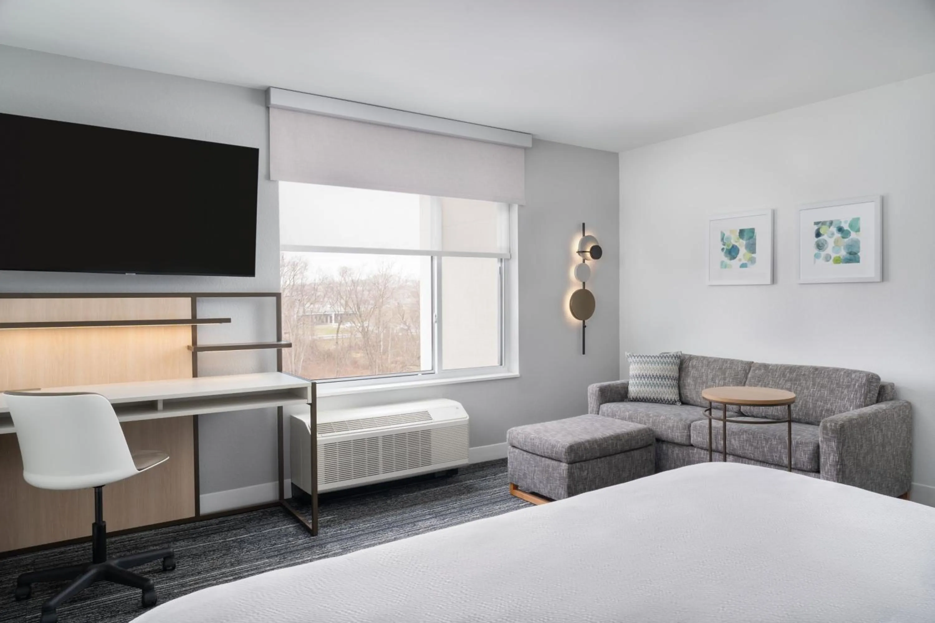 Living room, Bed in TownePlace Suites by Marriott New Philadelphia