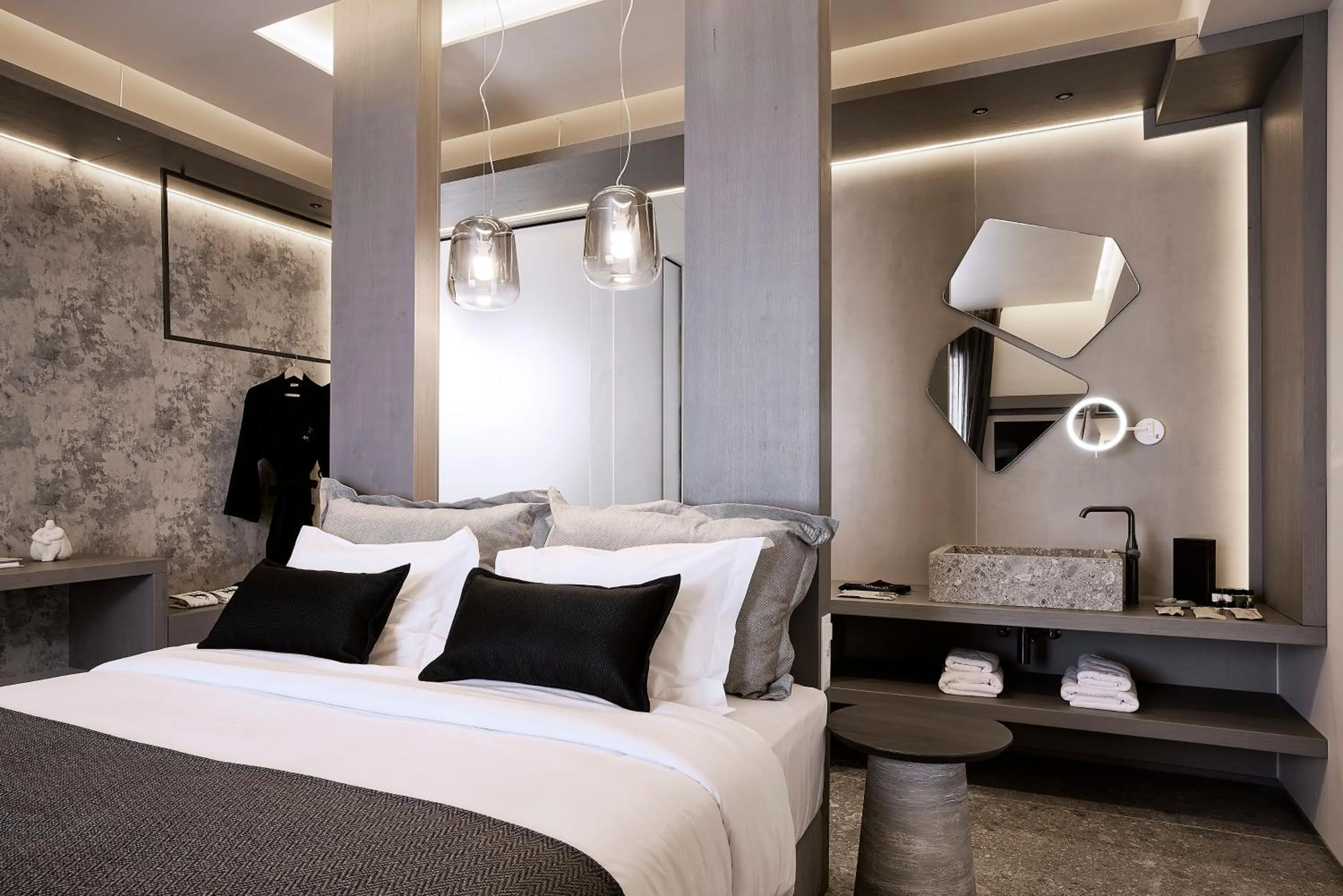 Bed in Amazon Mykonos Suites & Spa