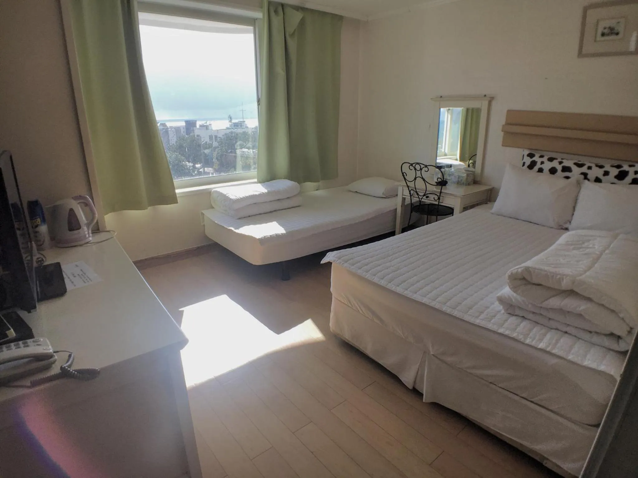 Bed in Hotel Good Inn