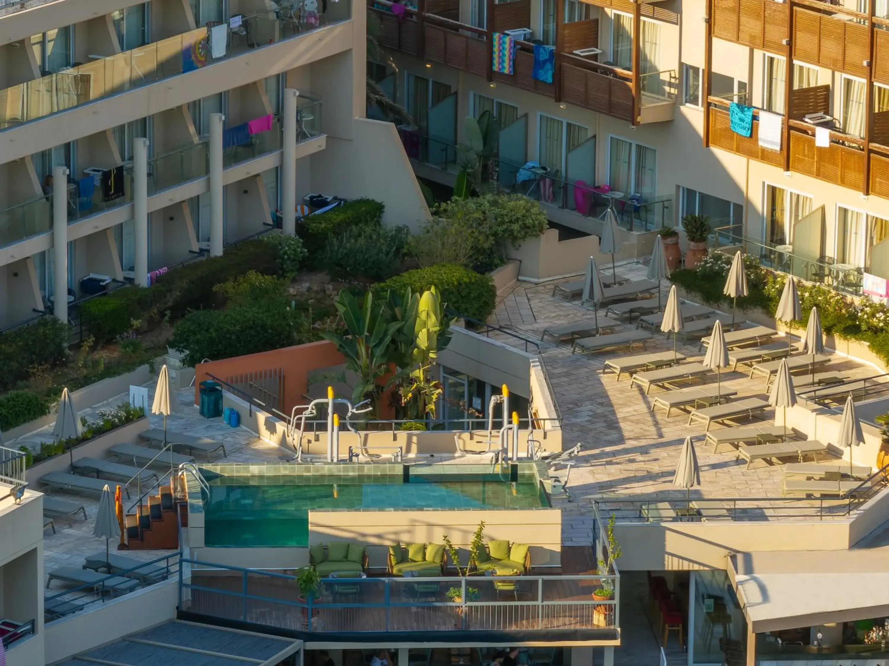 Swimming pool in Minos Hotel Swimming pool in Minos Hotel