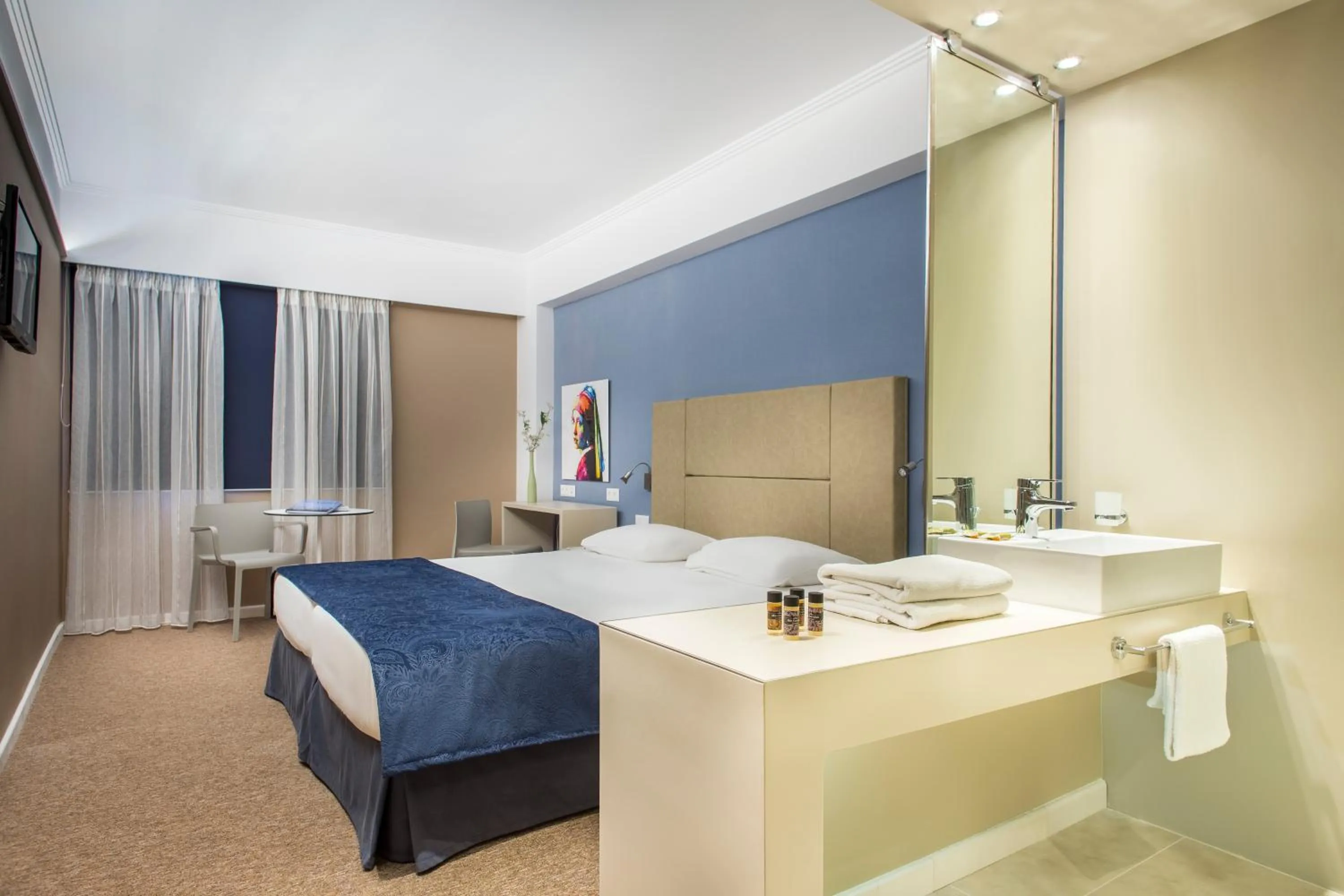 Photo of the whole room, Bed in Airotel Alexandros