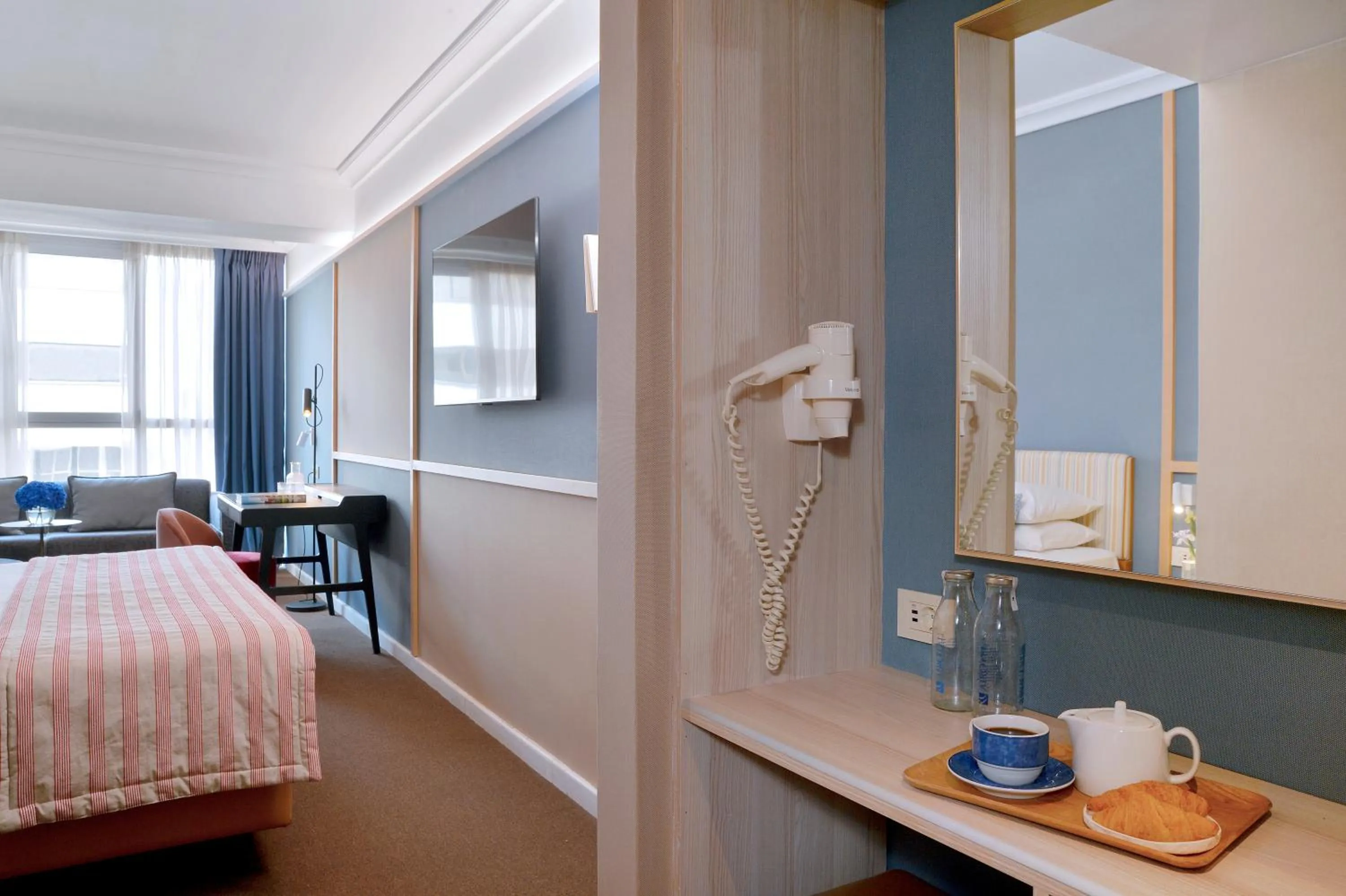 Bathroom, Bed in Airotel Alexandros