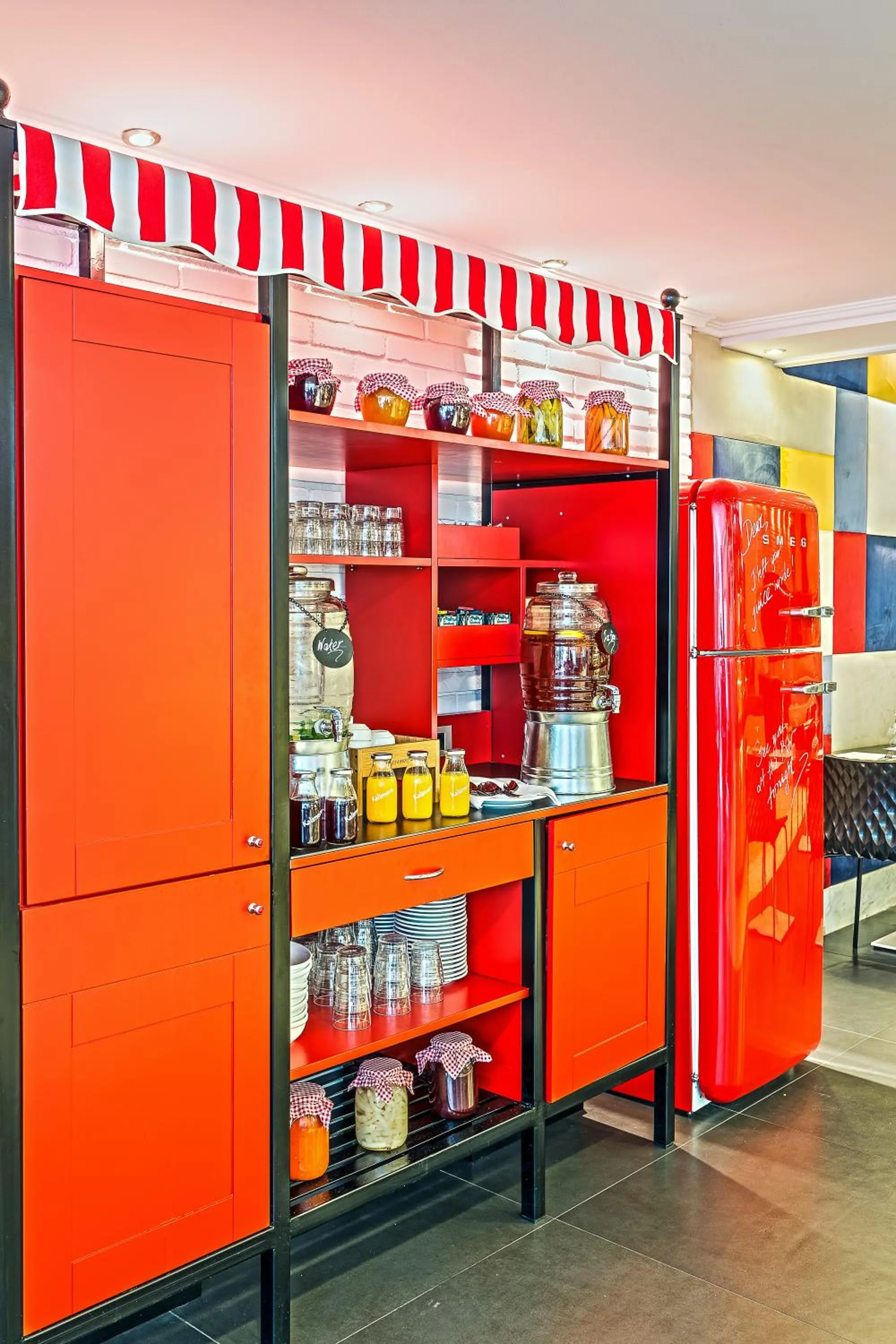 Restaurant/places to eat in Airotel Alexandros