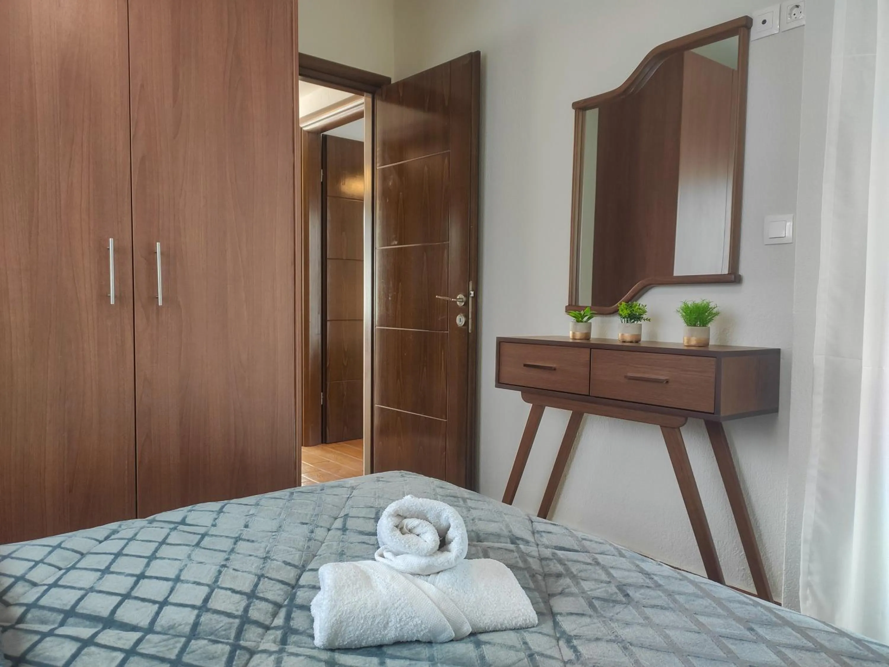 Photo of the whole room, Bed in Kashmir Luxury Apartments