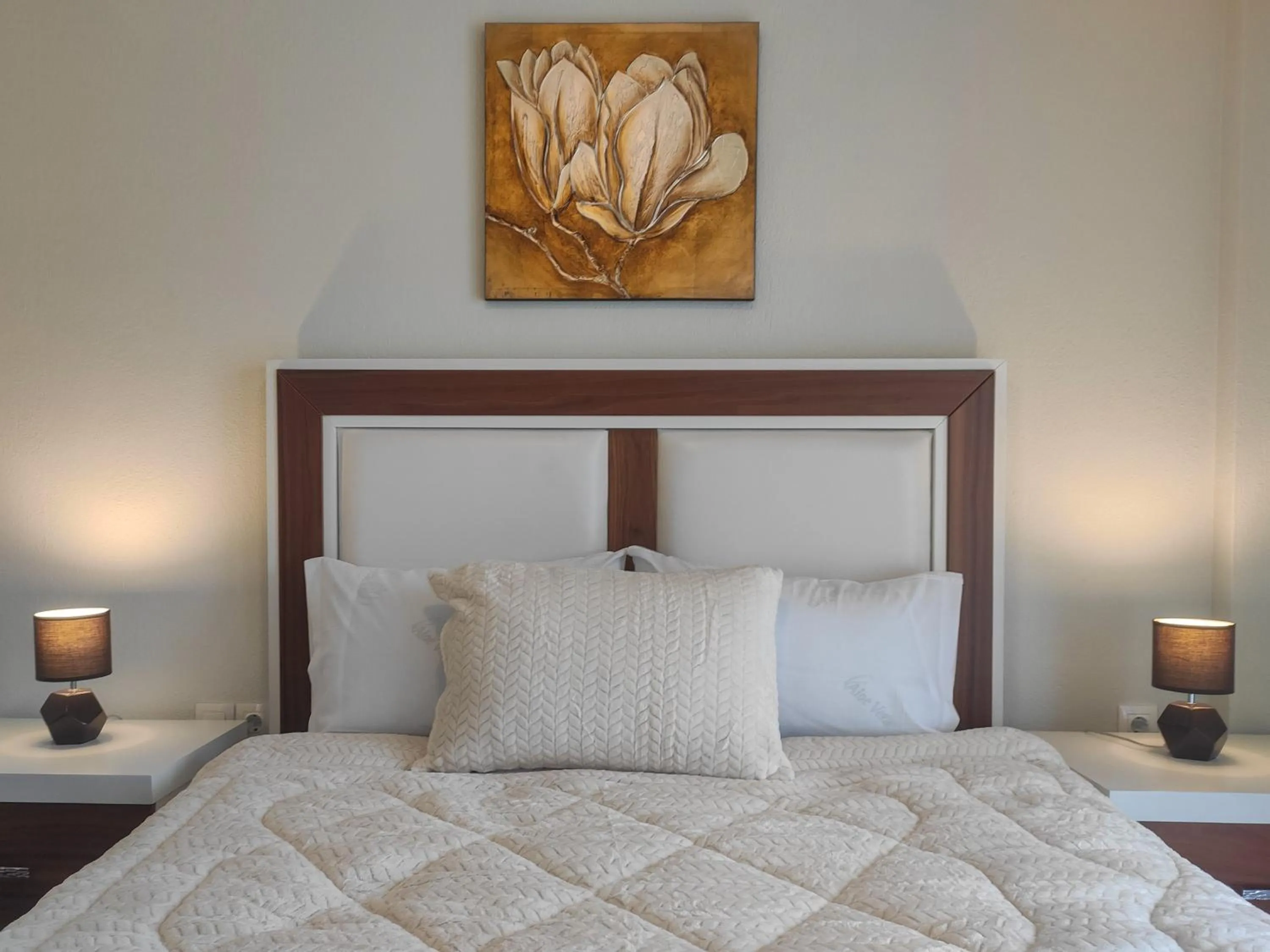 Bedroom, Bed in Kashmir Luxury Apartments