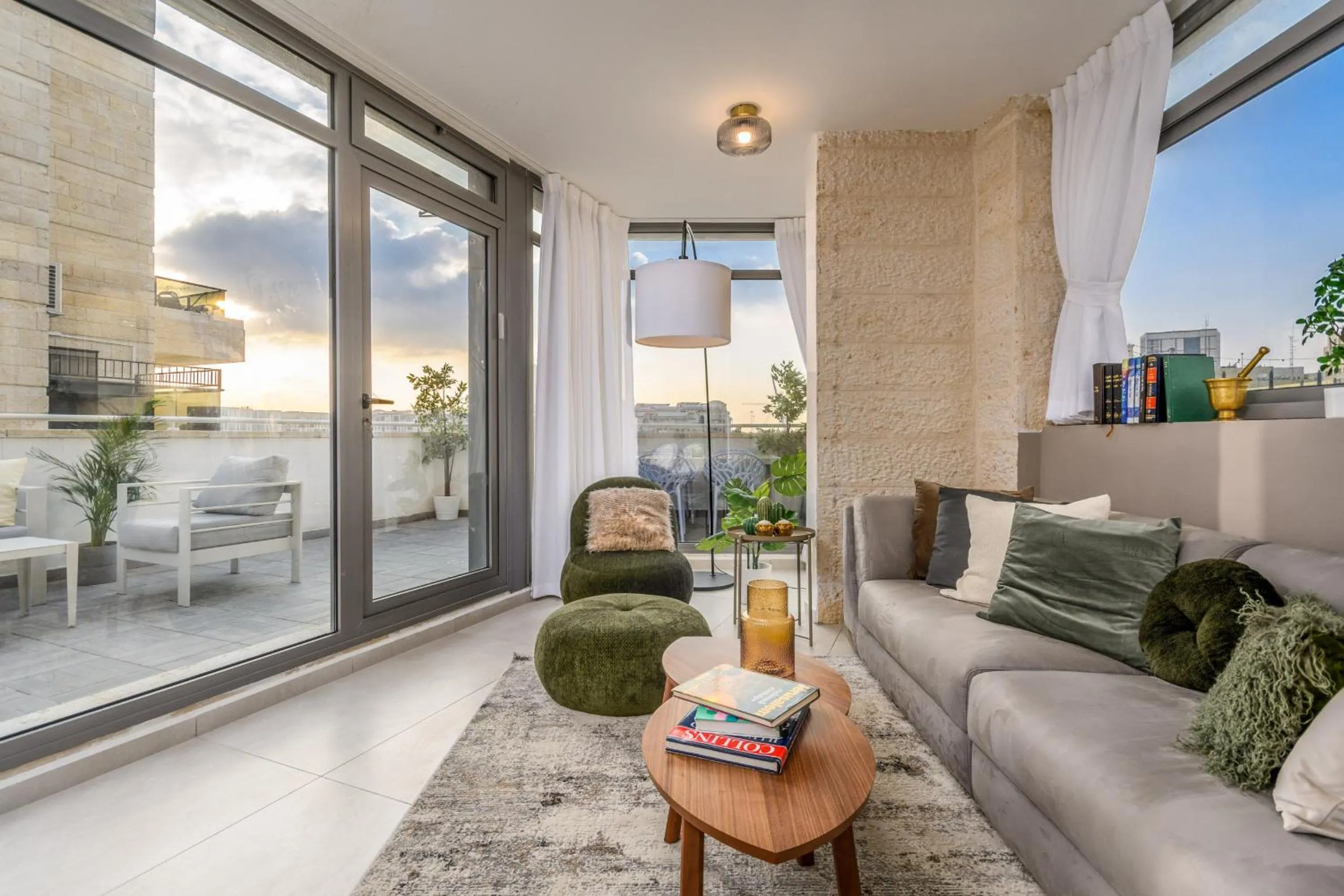 Communal lounge/ TV room in Unique Mini Penthouse In The Heart Of Jerusalem