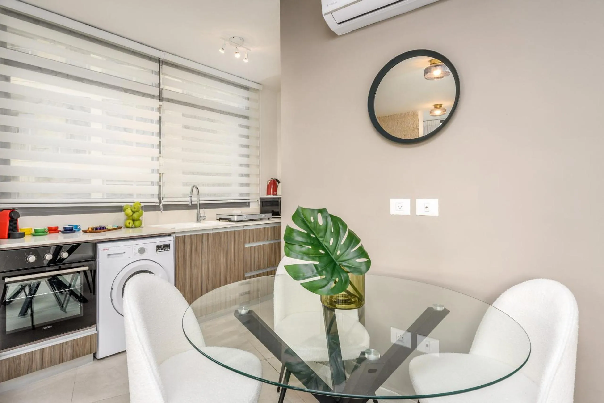 Dining area in Unique Mini Penthouse In The Heart Of Jerusalem