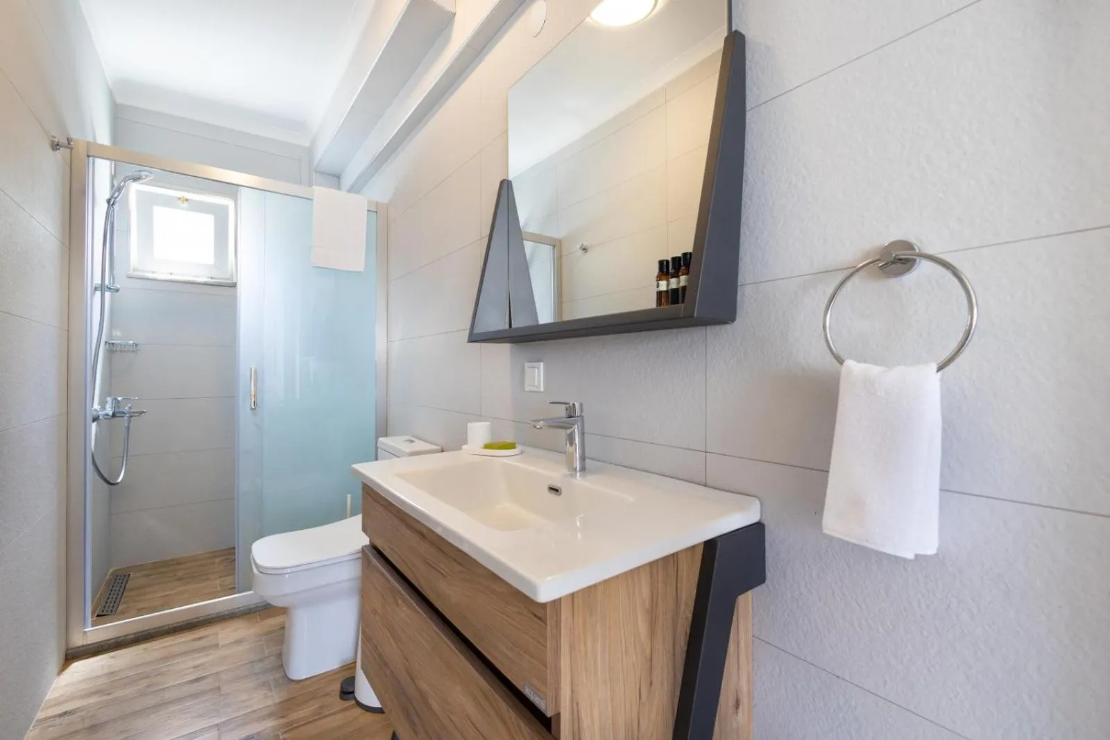 Shower in Base Selimiye