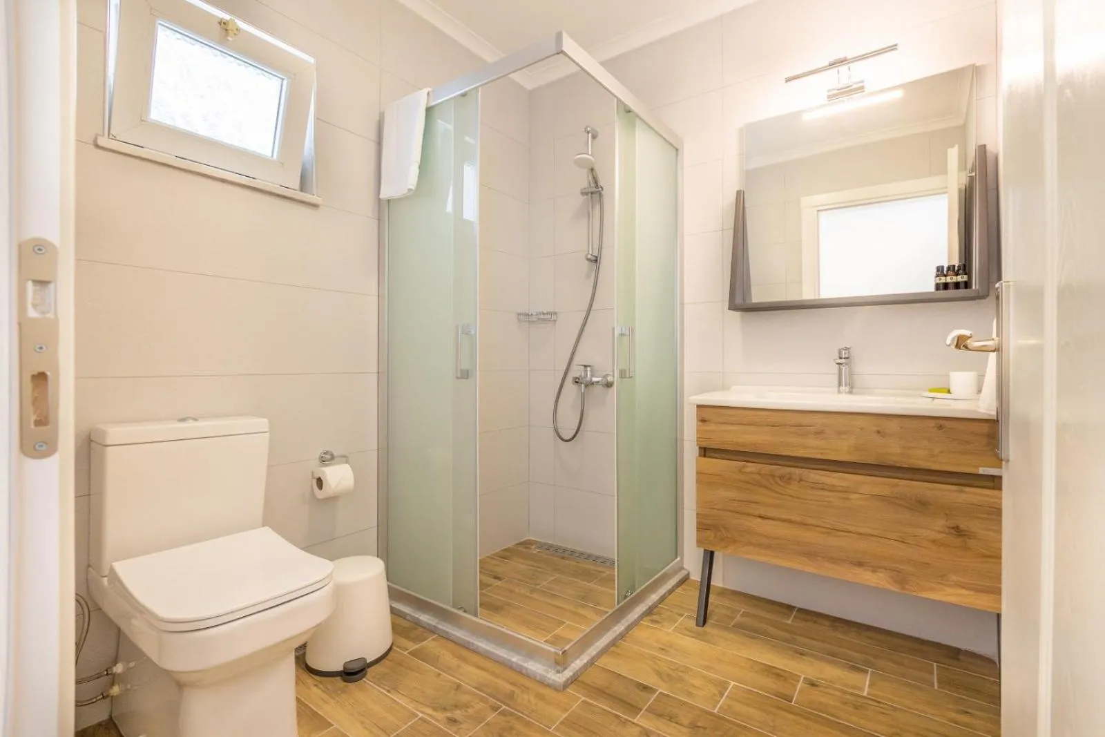 Shower in Base Selimiye