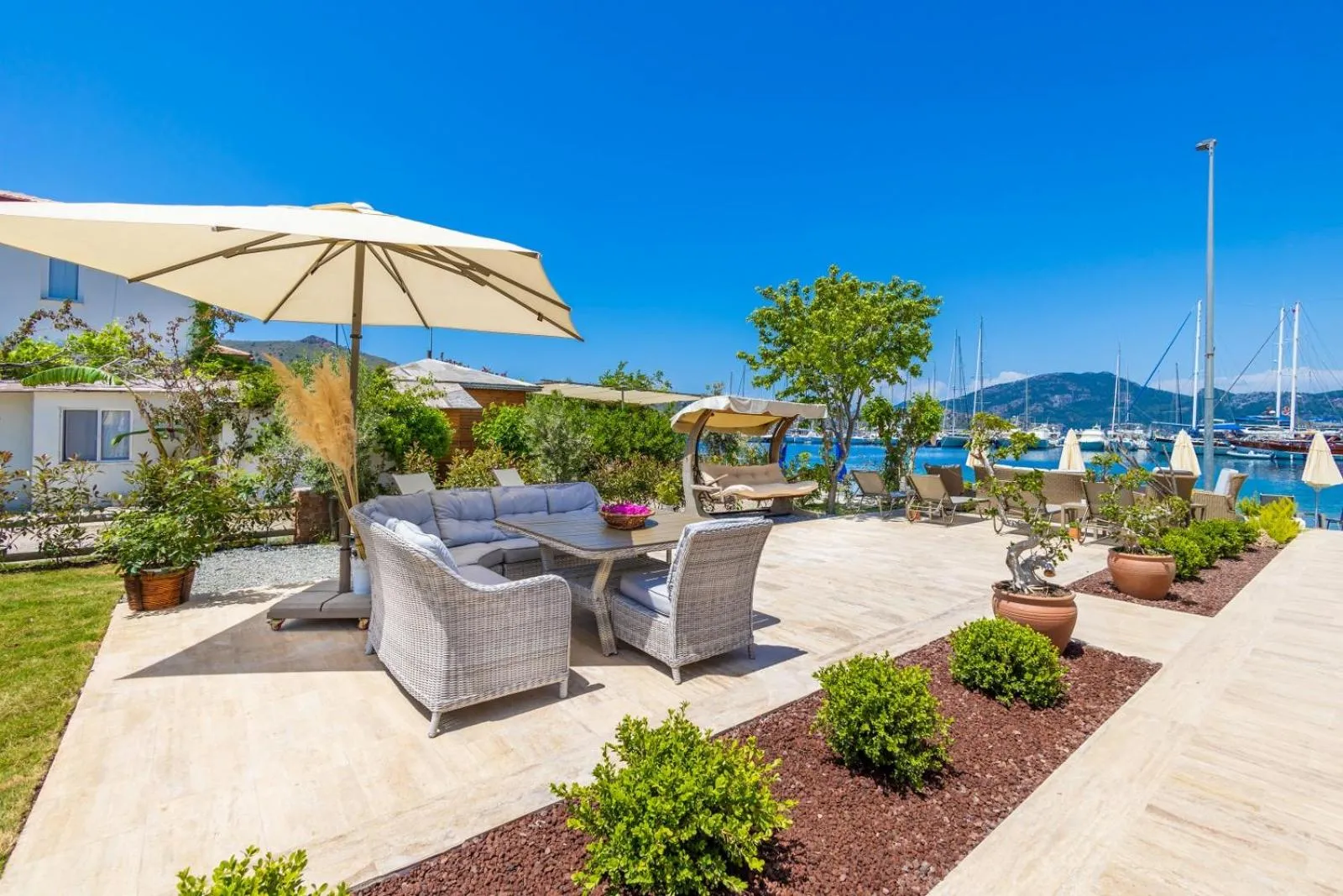 Seating area in Base Selimiye