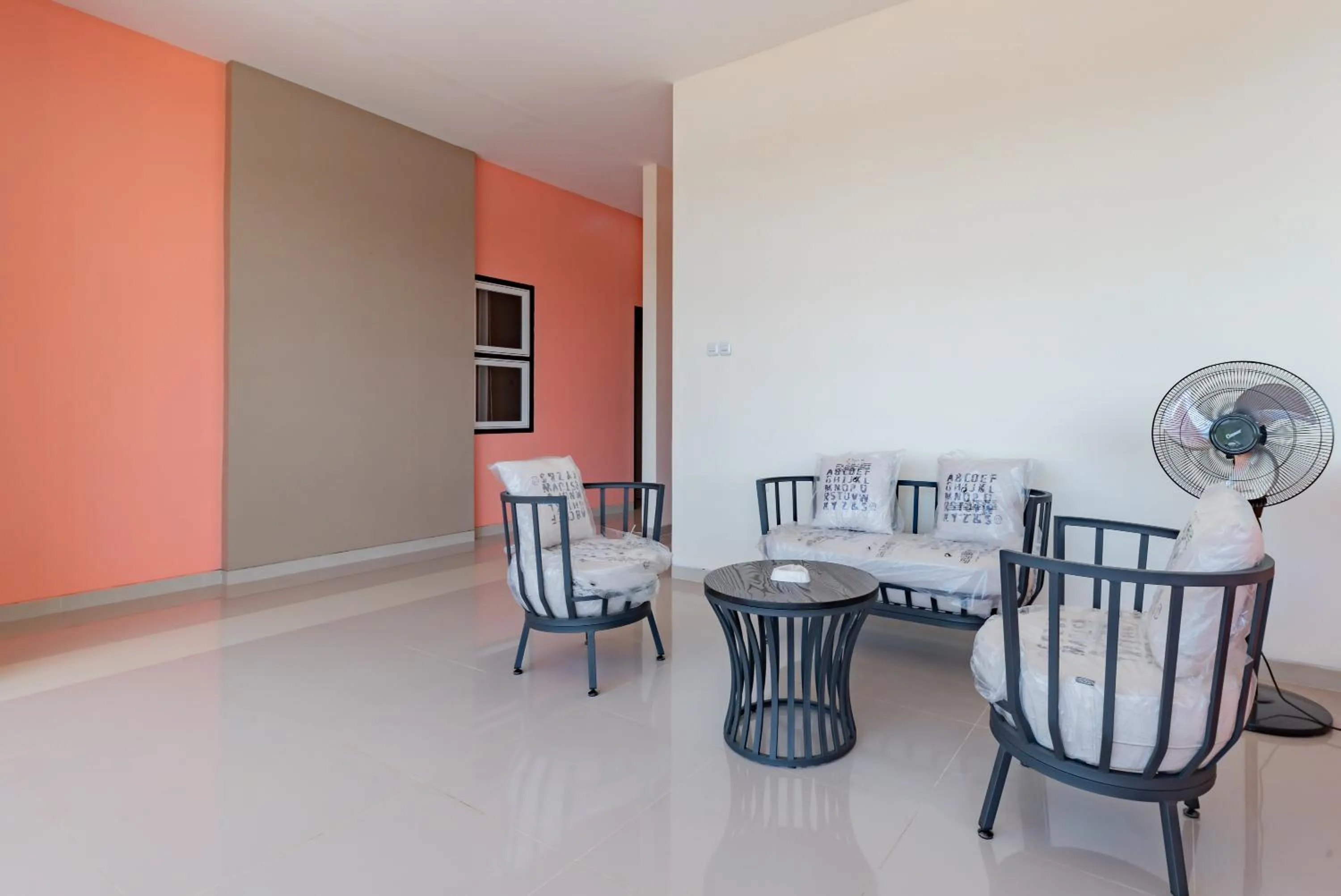 Seating area in Sans Hotel Berau Square