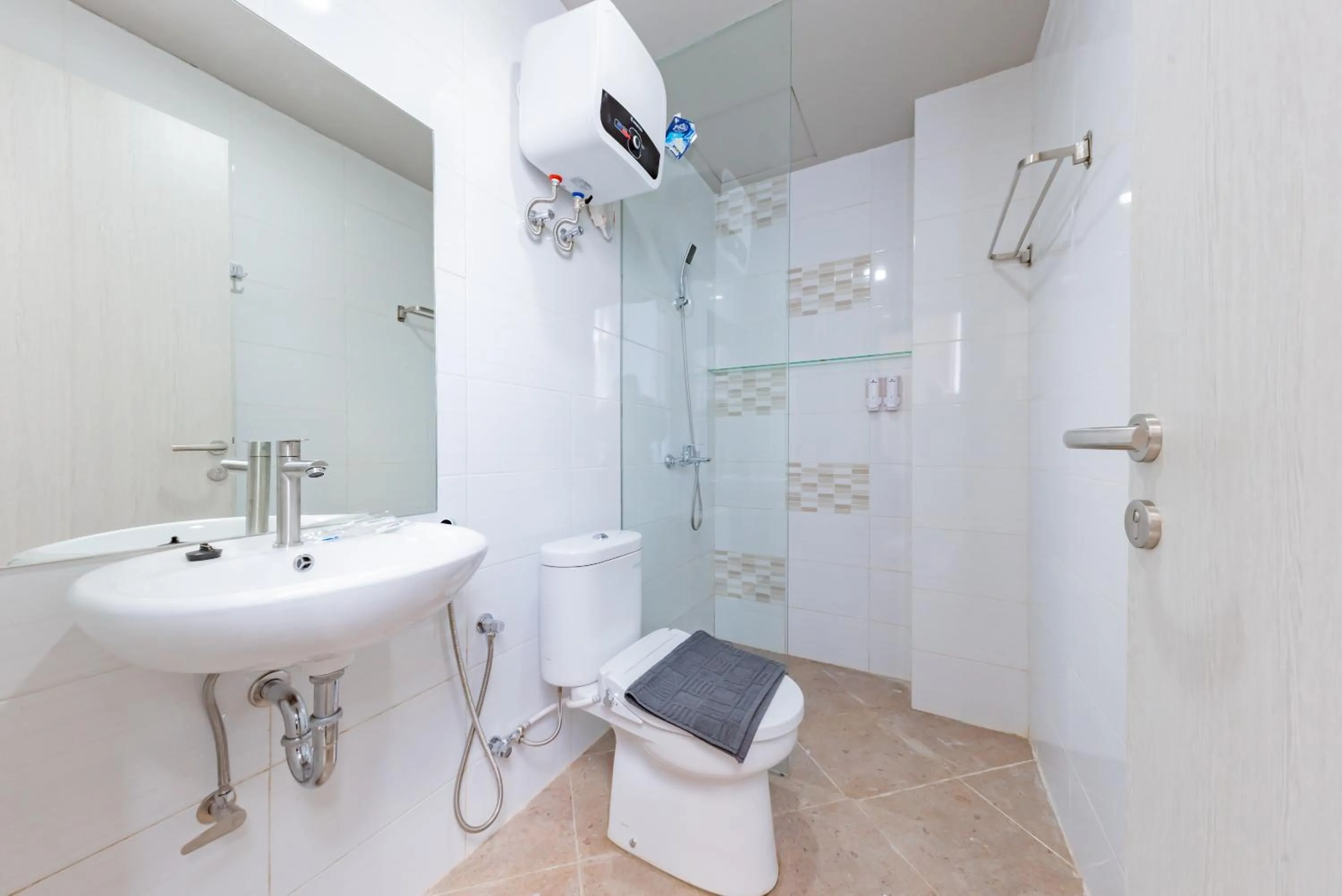 Bathroom in Sans Hotel Berau Square