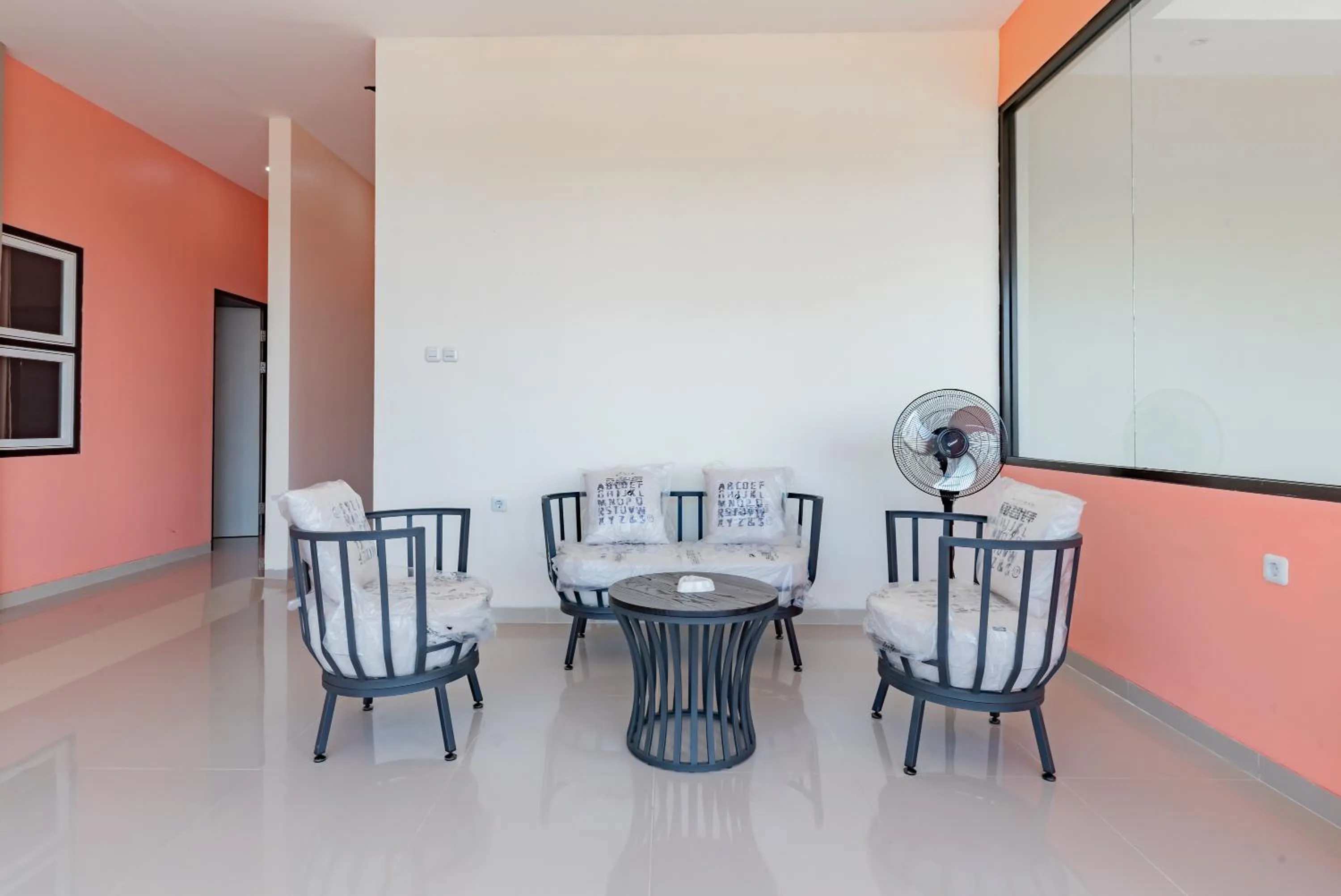 Seating area in Sans Hotel Berau Square