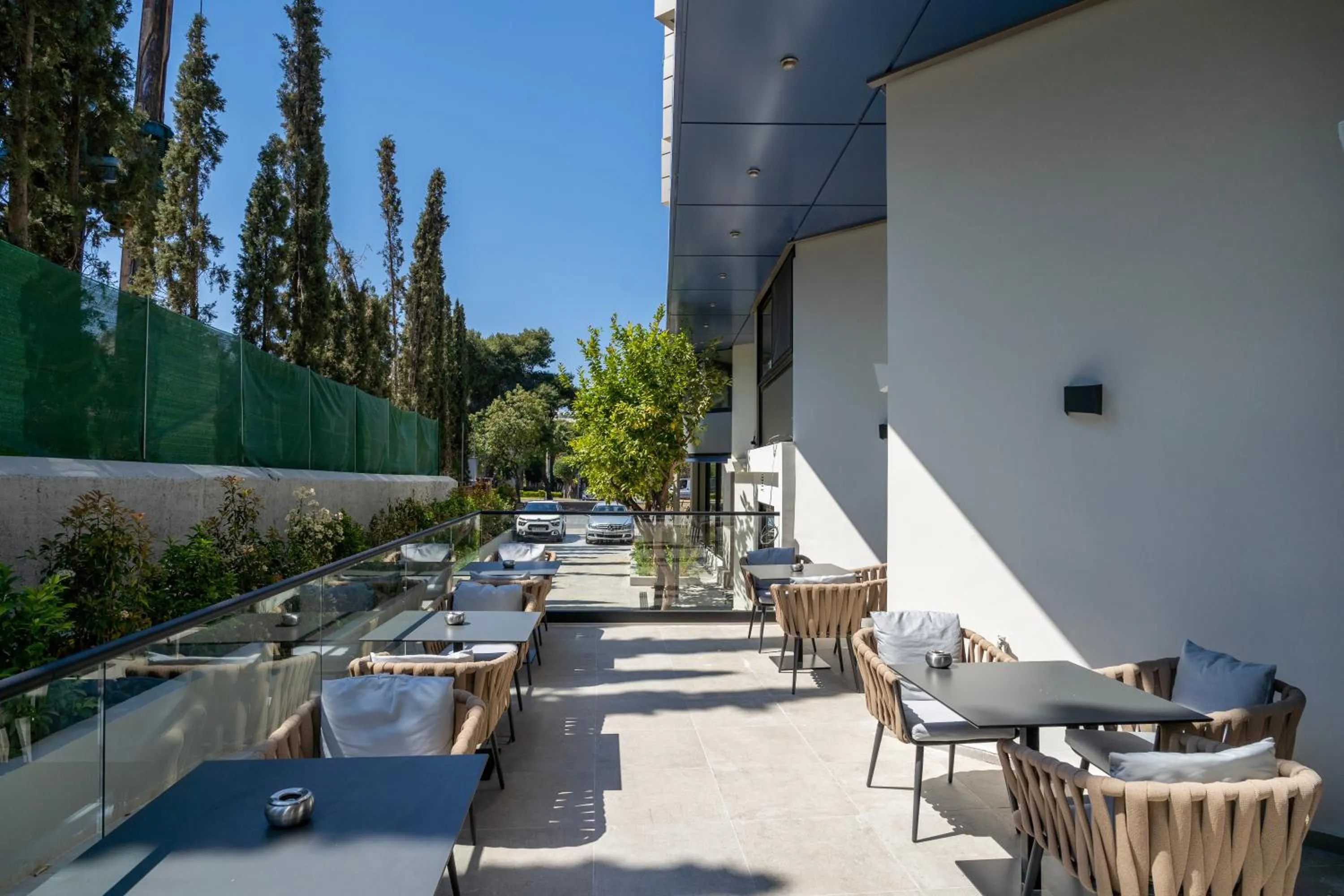 Restaurant/places to eat in Emmantina Hotel