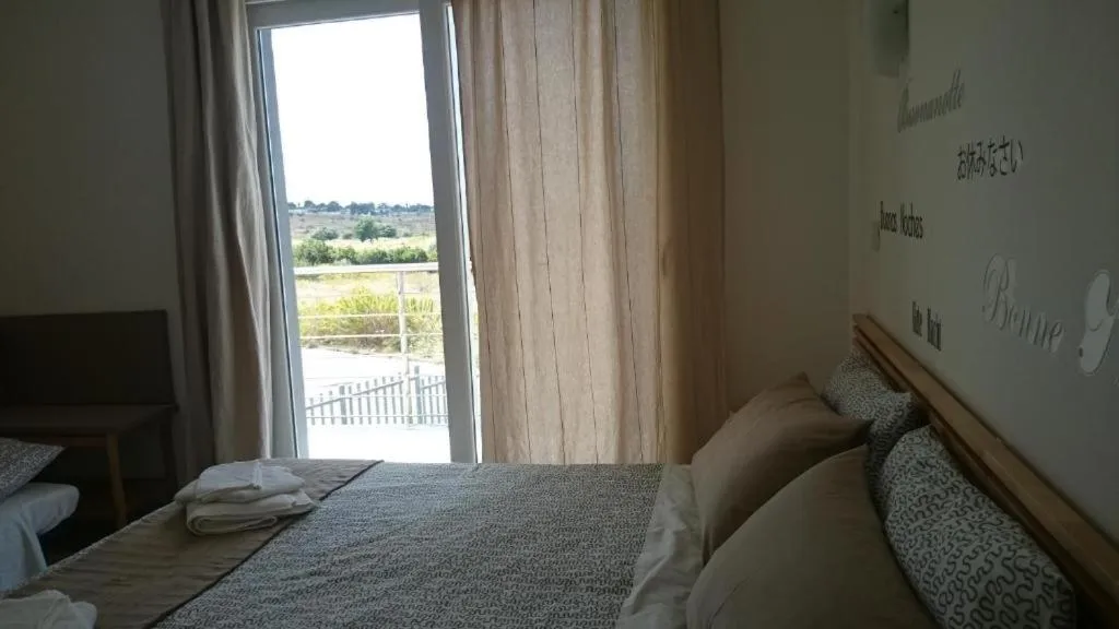 Bedroom, Bed in Rucoli