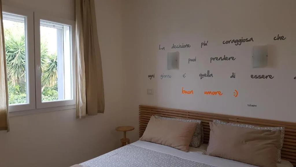 Bedroom, Bed in Rucoli