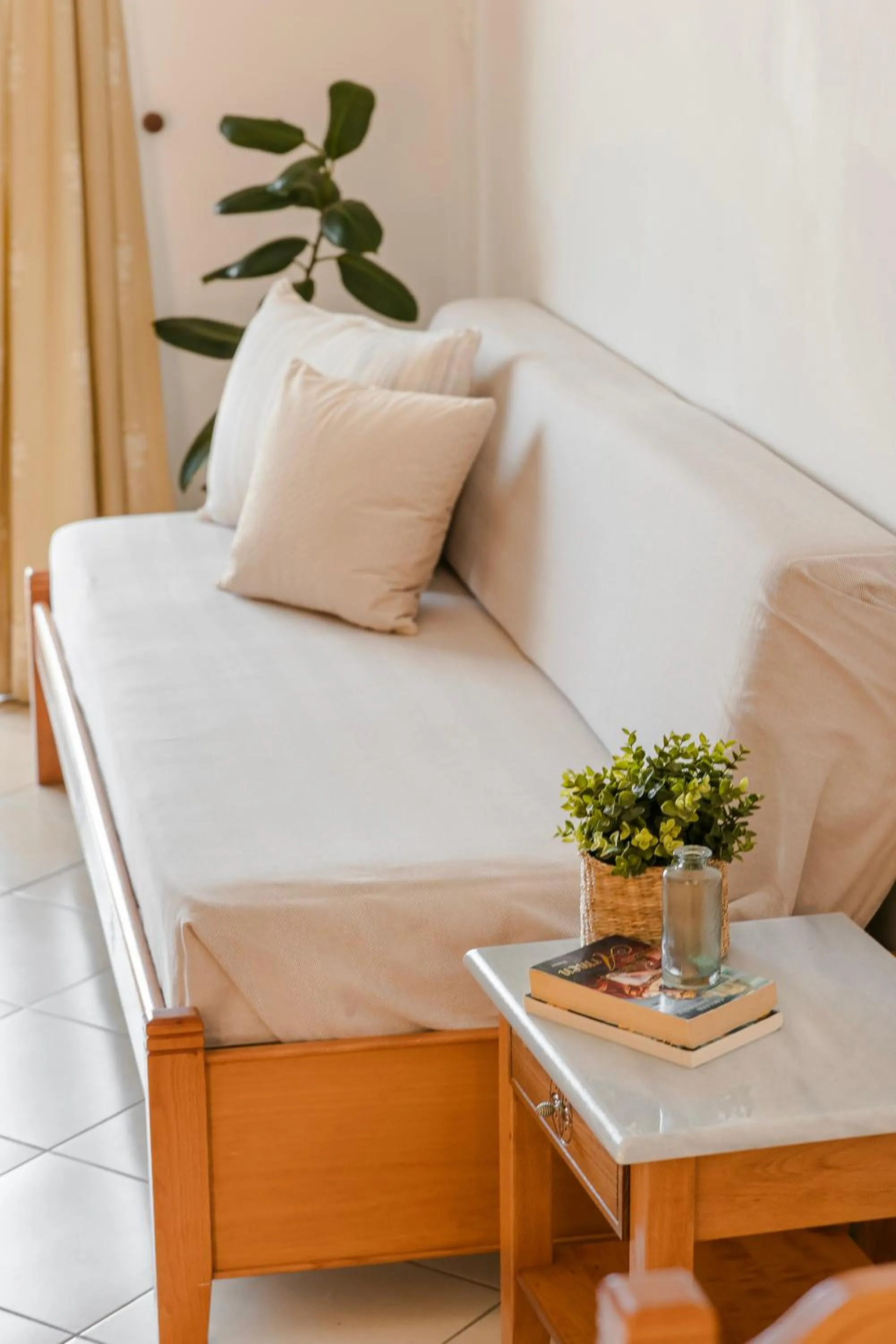 Living room, Bed in Century Resort