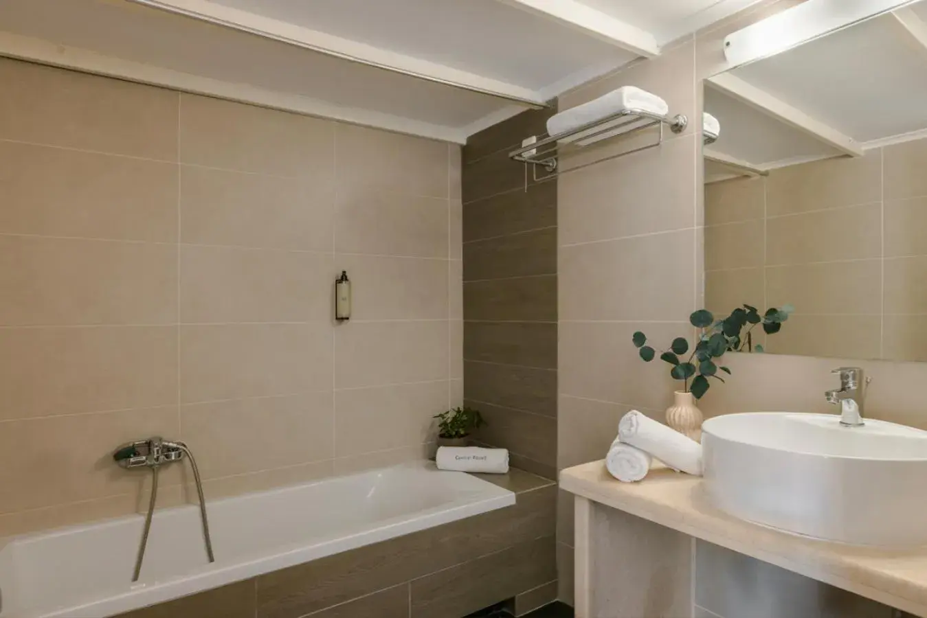 Single Room with Garden View in Century Resort Single Room with Garden View in Century Resort