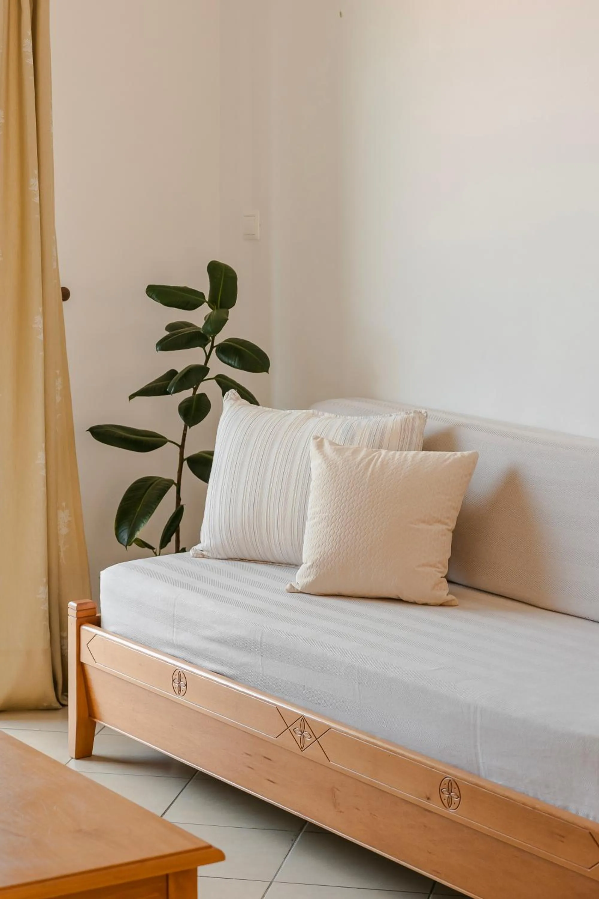 Living room, Bed in Century Resort