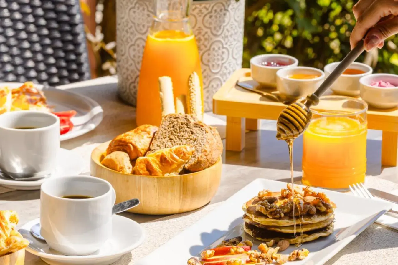 Food and drinks in Century Resort Food and drinks in Century Resort