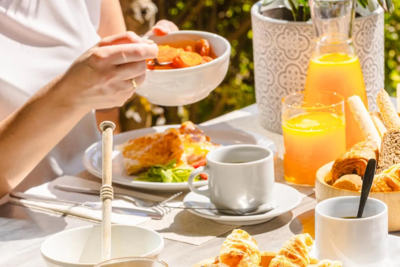 Food and drinks in Century Resort