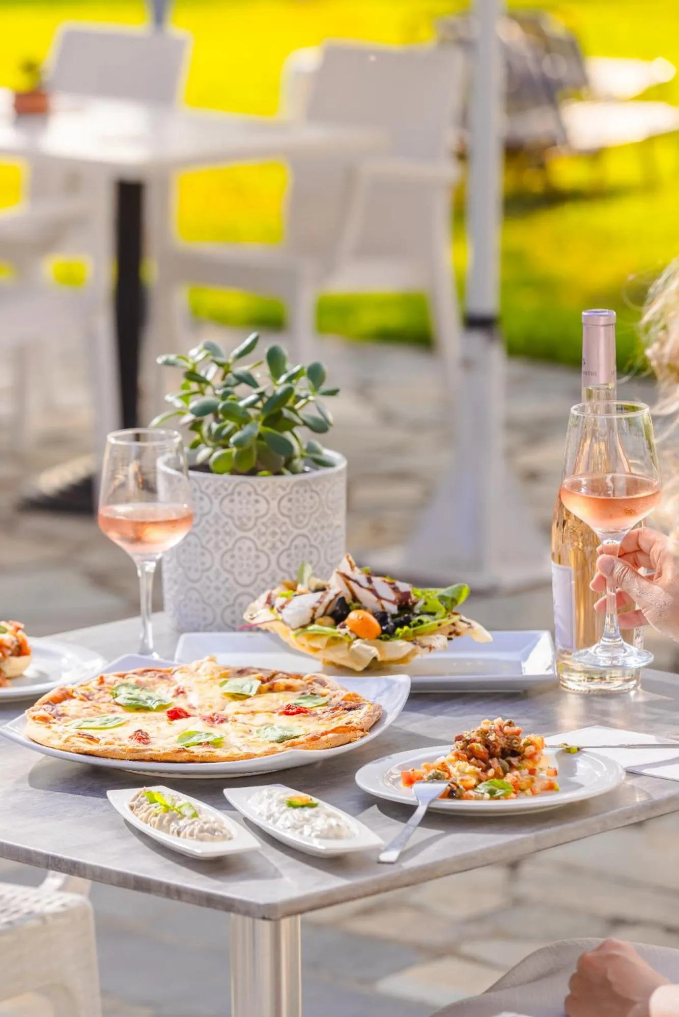 Food and drinks in Century Resort