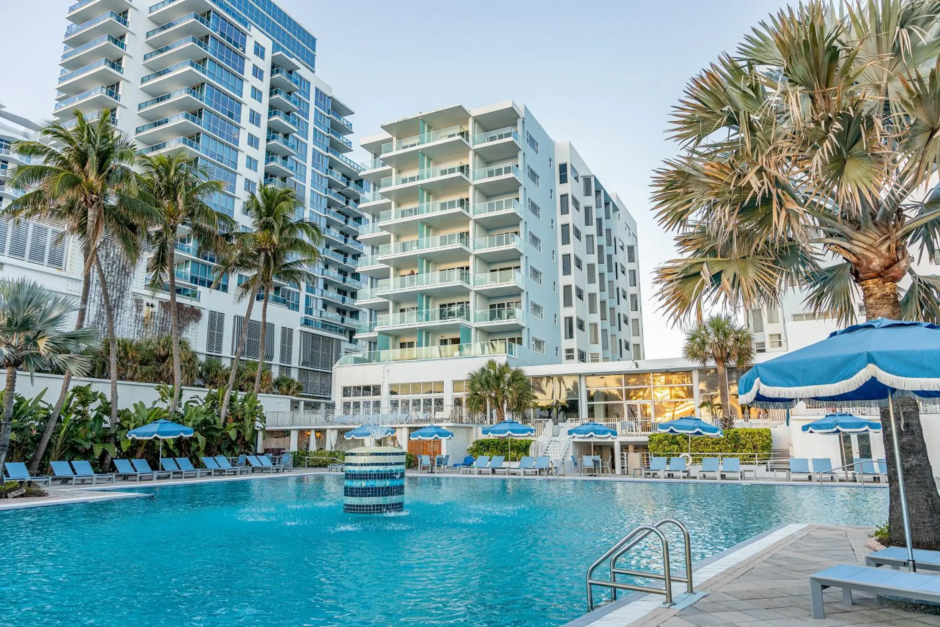 Property building in Sherry Frontenac Oceanfront Property building in Sherry Frontenac Oceanfront