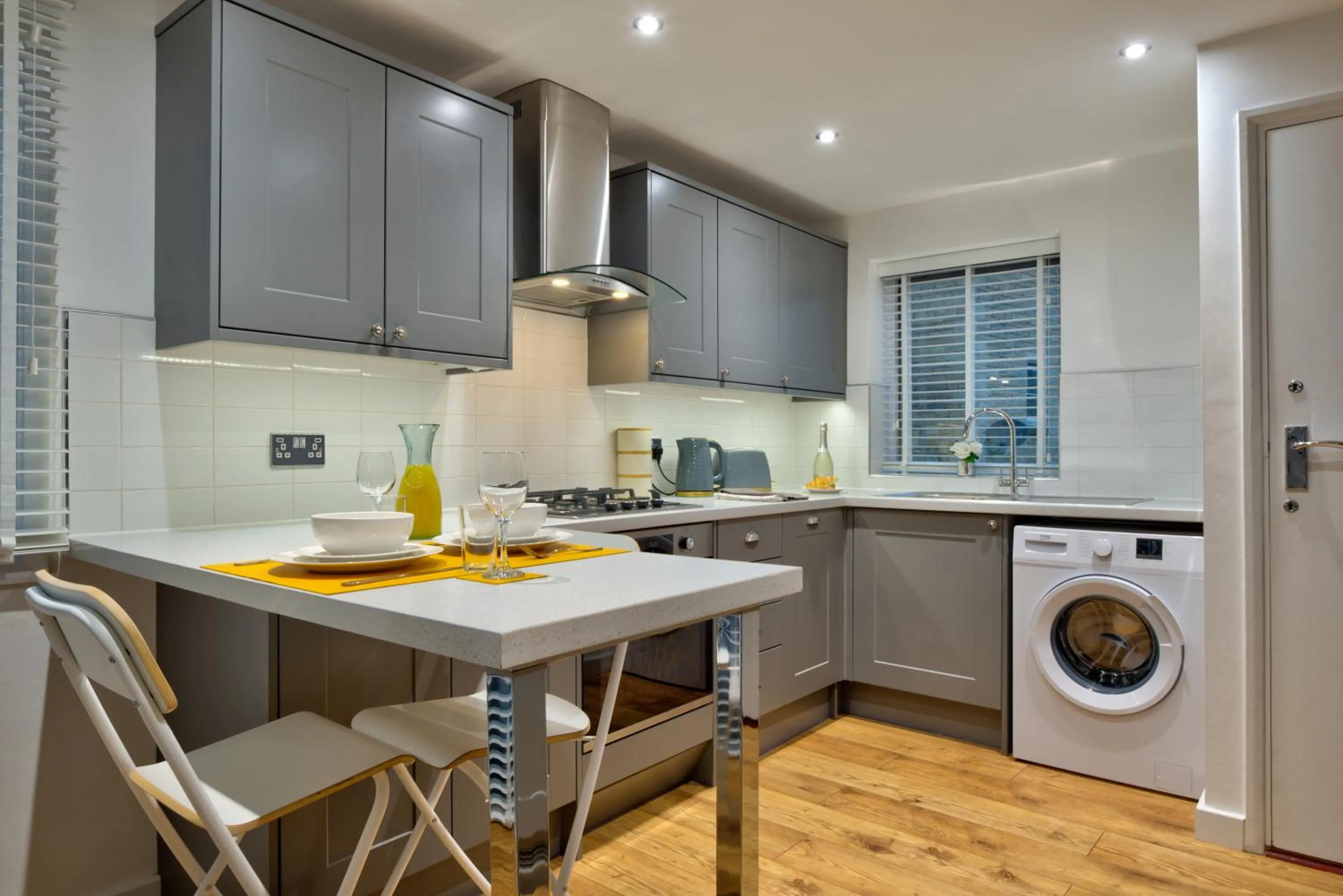 Kitchen or kitchenette in 2-Bed Apartment in Stamford Town Centre-Parking & Wi-Fi