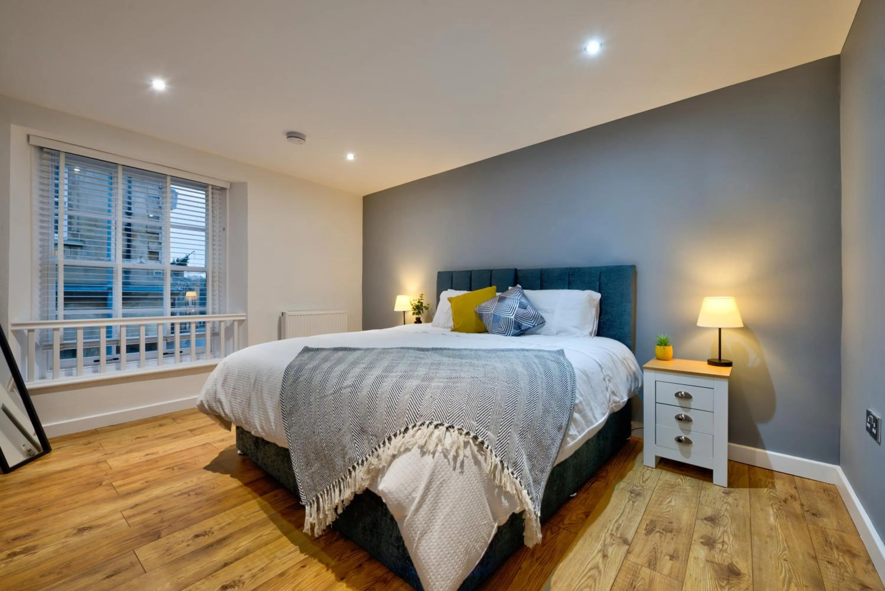Bed in 2-Bed Apartment in Stamford Town Centre-Parking & Wi-Fi