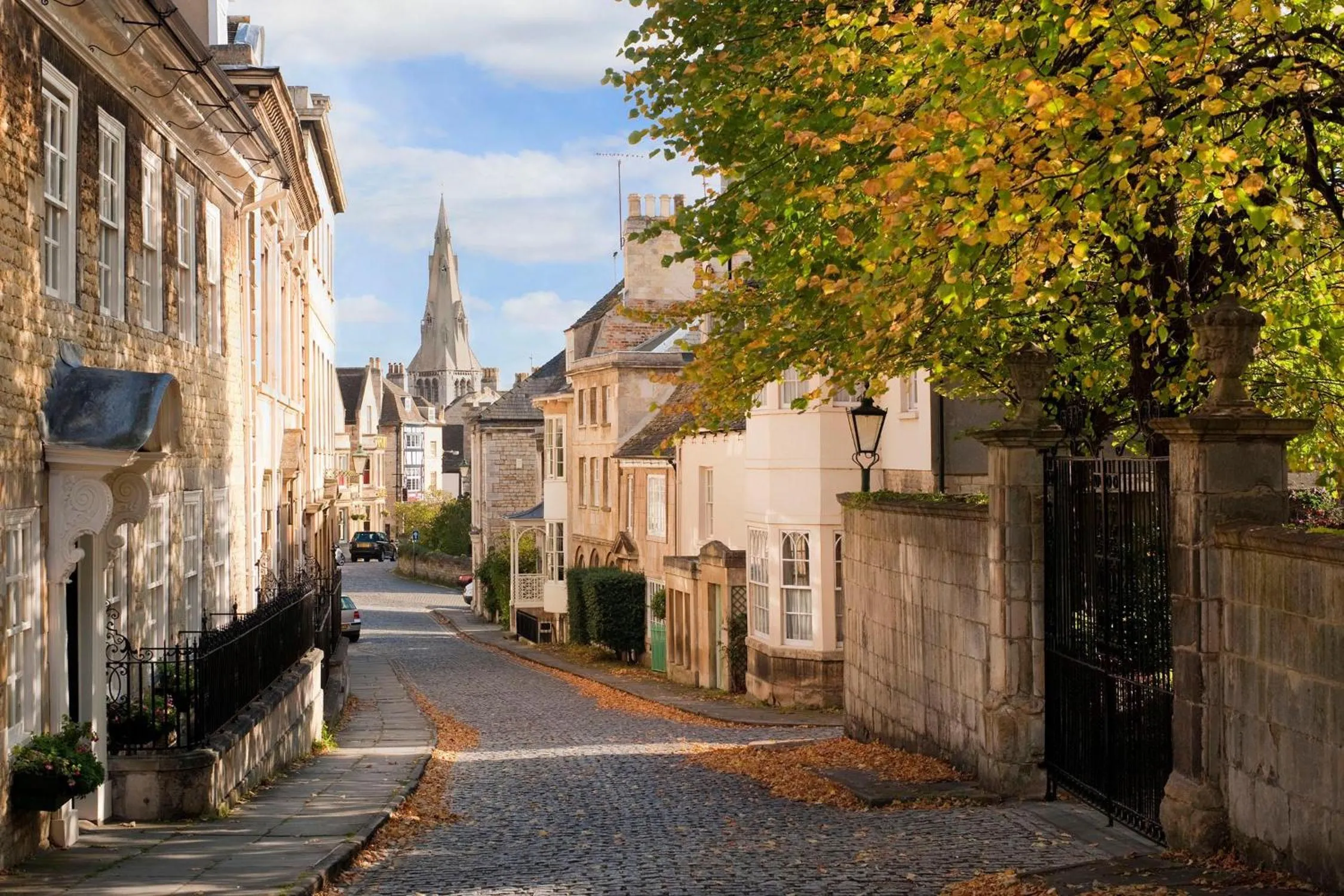 Property building in 2-Bed Apartment in Stamford Town Centre-Parking & Wi-Fi