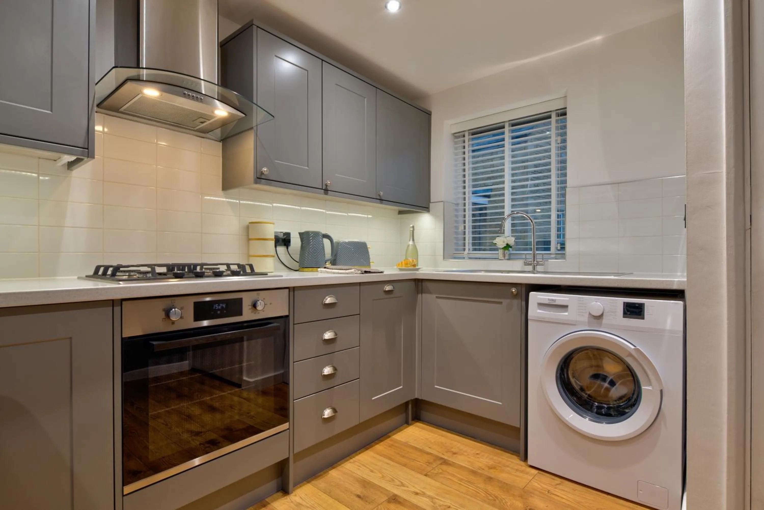 Kitchen or kitchenette in 2-Bed Apartment in Stamford Town Centre-Parking & Wi-Fi