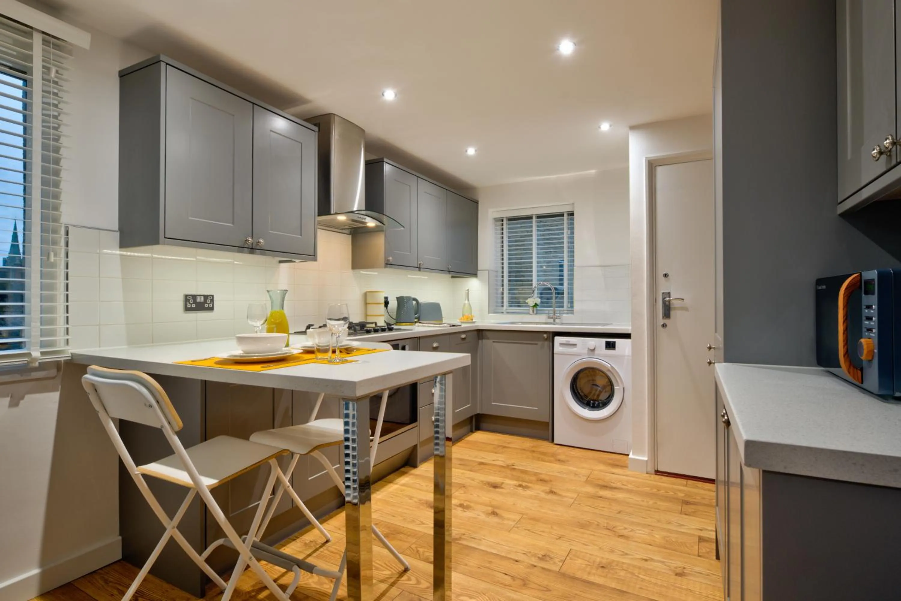 Kitchen or kitchenette in 2-Bed Apartment in Stamford Town Centre-Parking & Wi-Fi