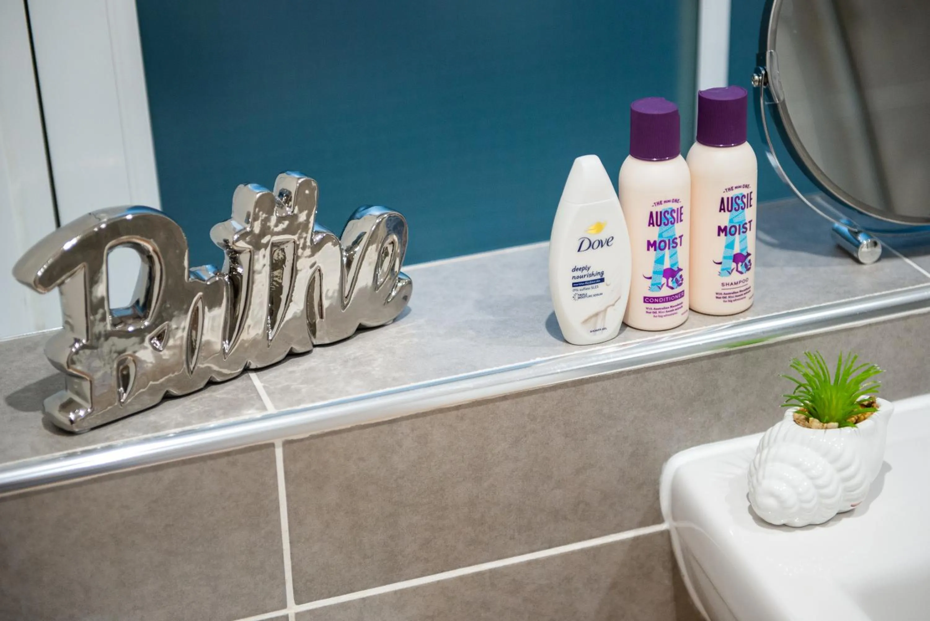 Decorative detail in 2-Bed Apartment in Stamford Town Centre-Parking & Wi-Fi