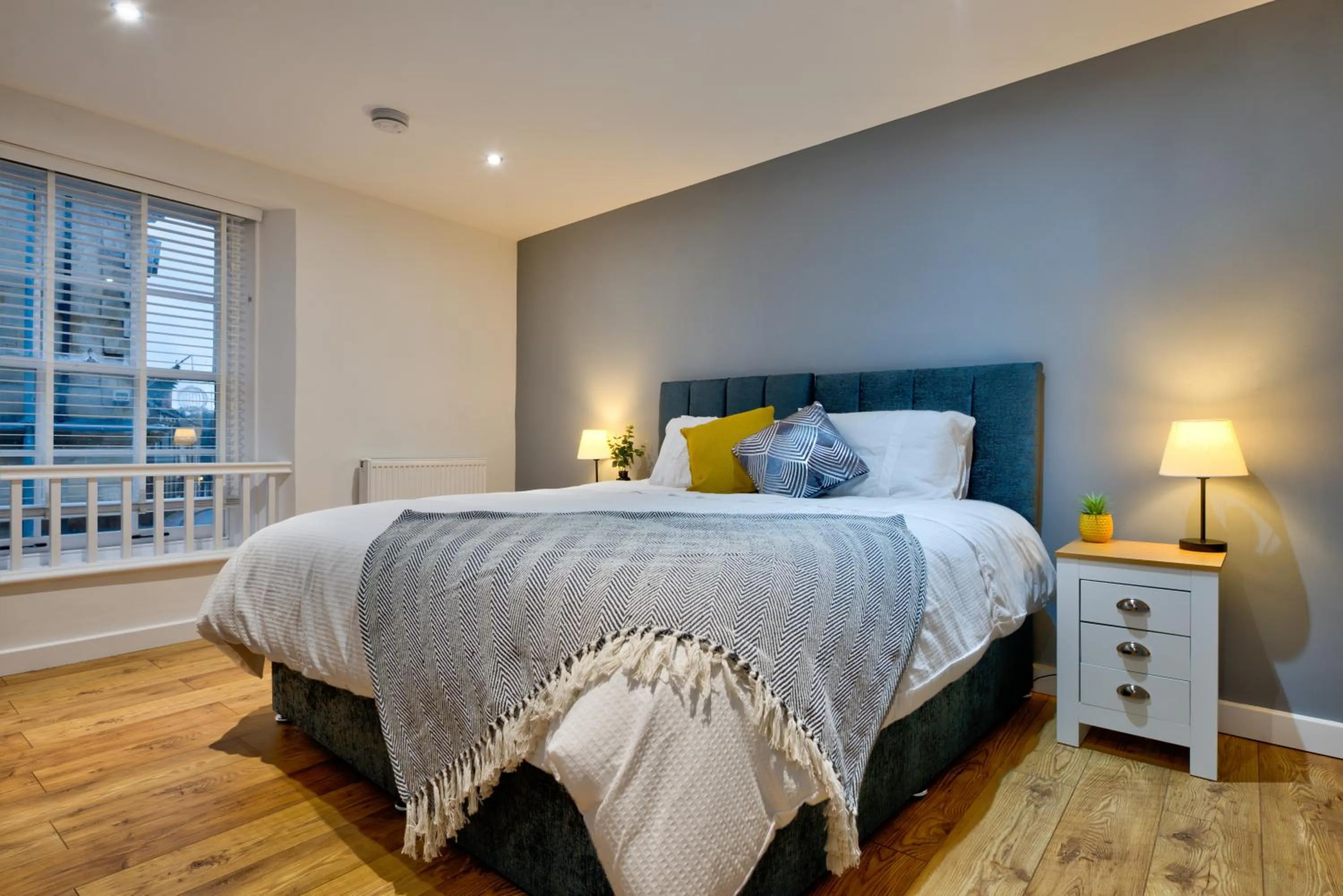 Bed in 2-Bed Apartment in Stamford Town Centre-Parking & Wi-Fi