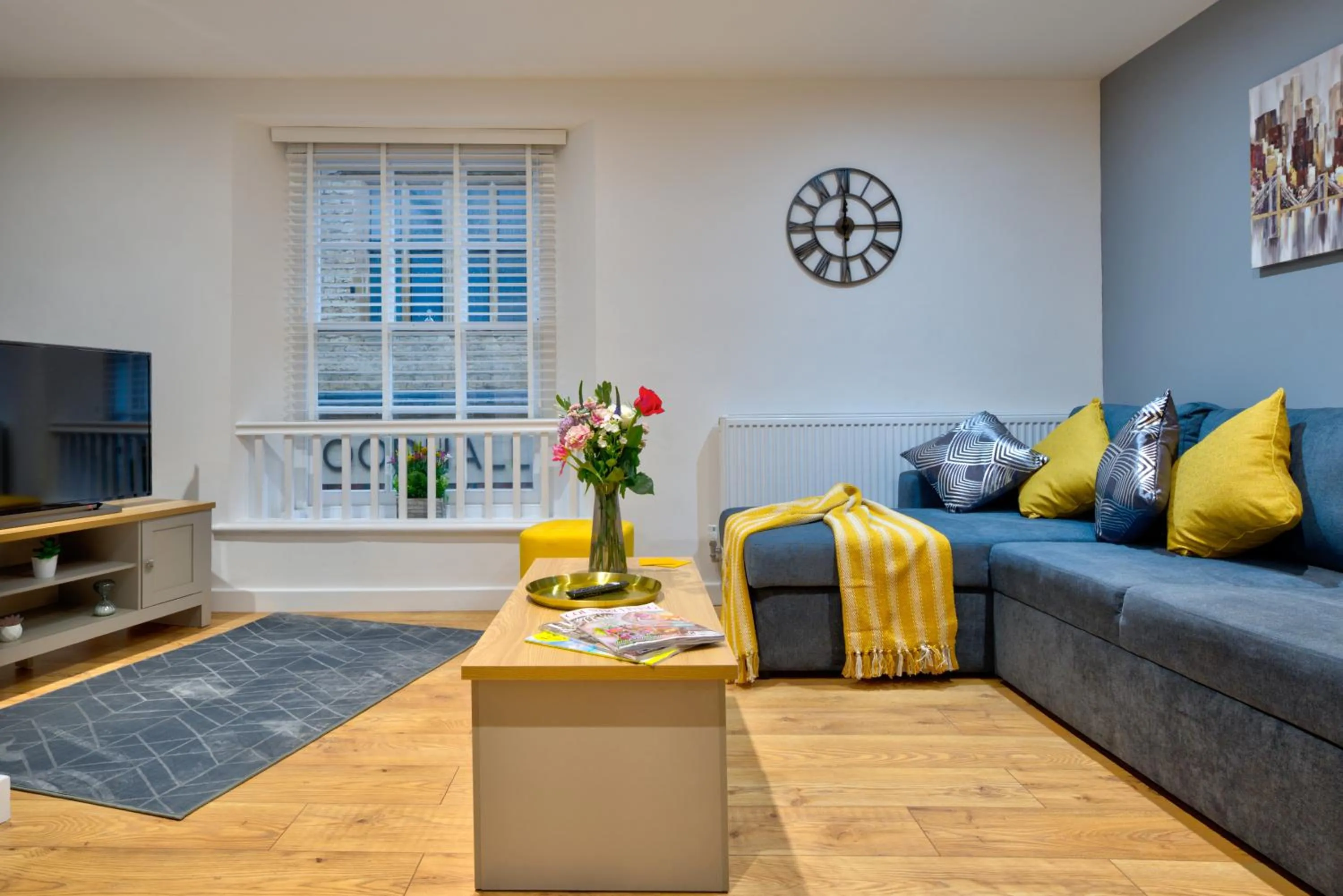 TV and multimedia in 2-Bed Apartment in Stamford Town Centre-Parking & Wi-Fi