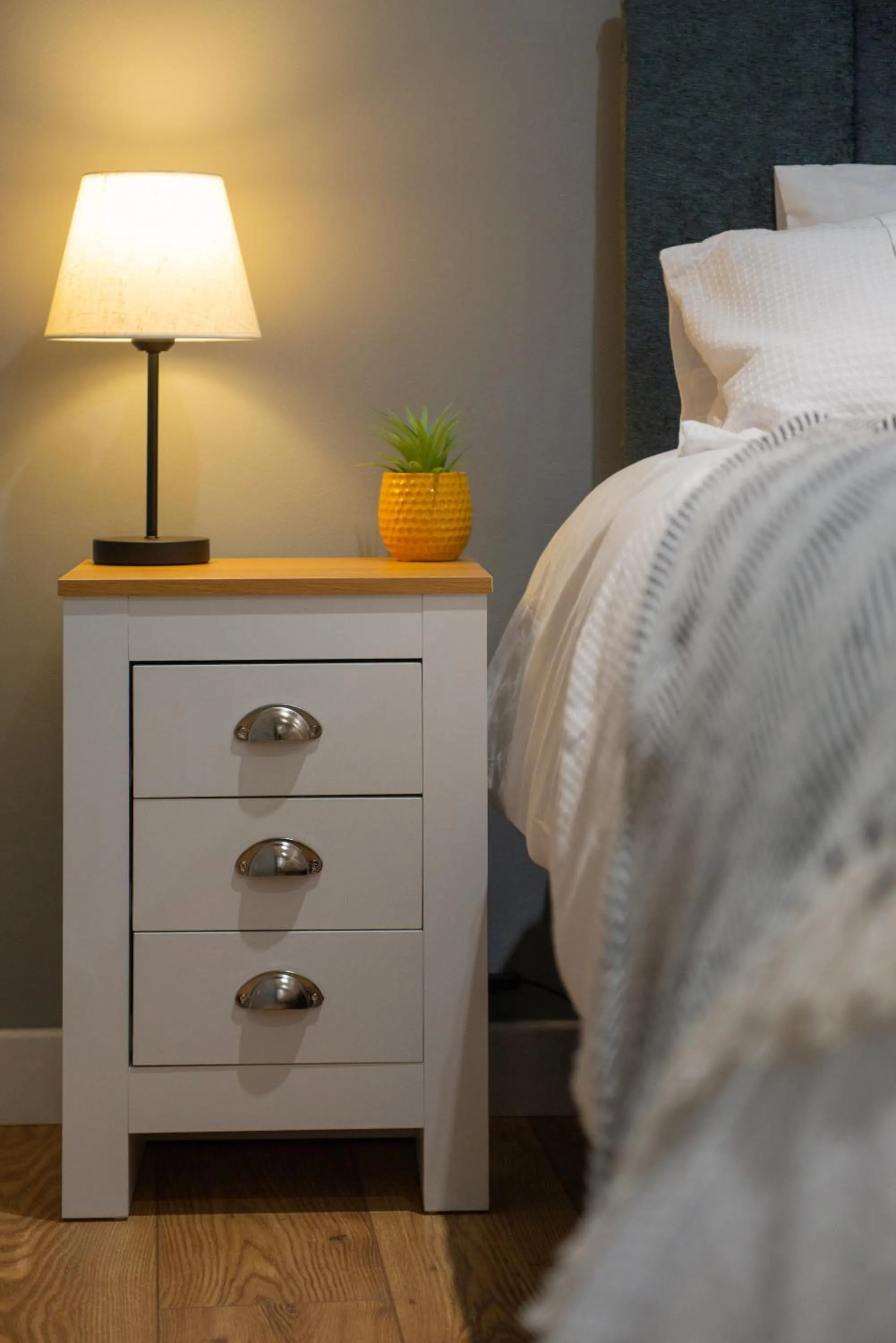 Bed in 2-Bed Apartment in Stamford Town Centre-Parking & Wi-Fi