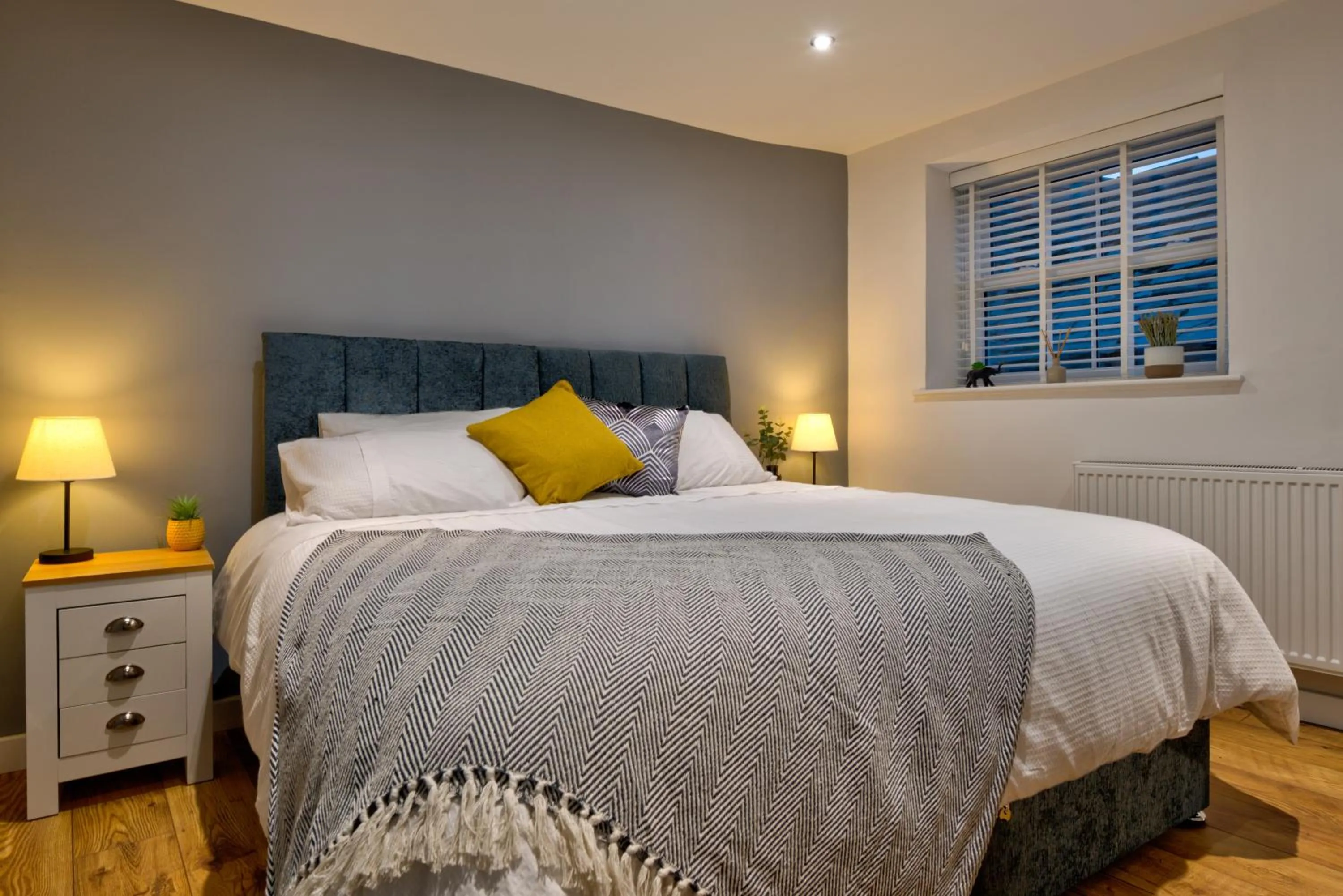 Bed in 2-Bed Apartment in Stamford Town Centre-Parking & Wi-Fi