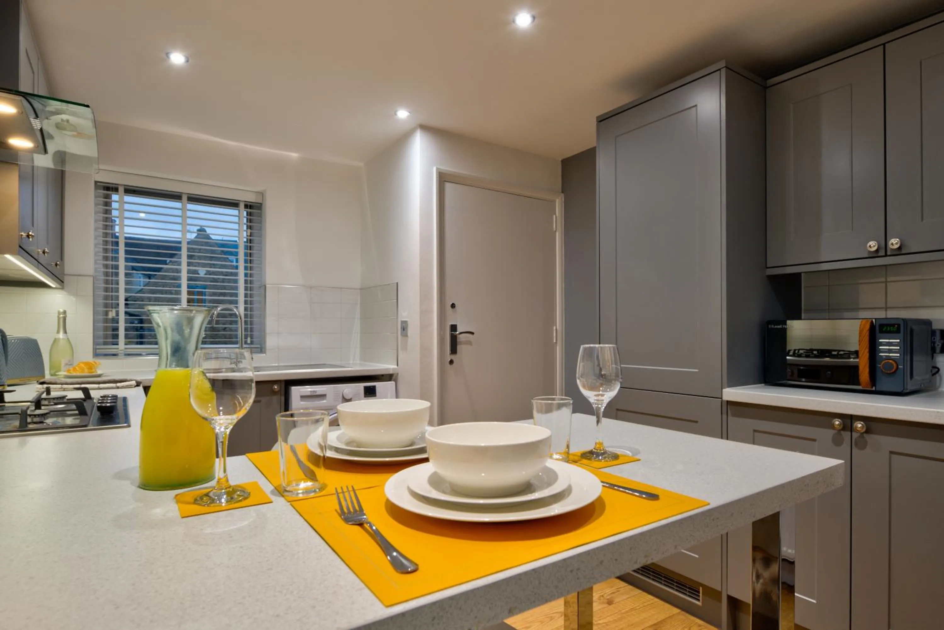 Kitchen or kitchenette in 2-Bed Apartment in Stamford Town Centre-Parking & Wi-Fi