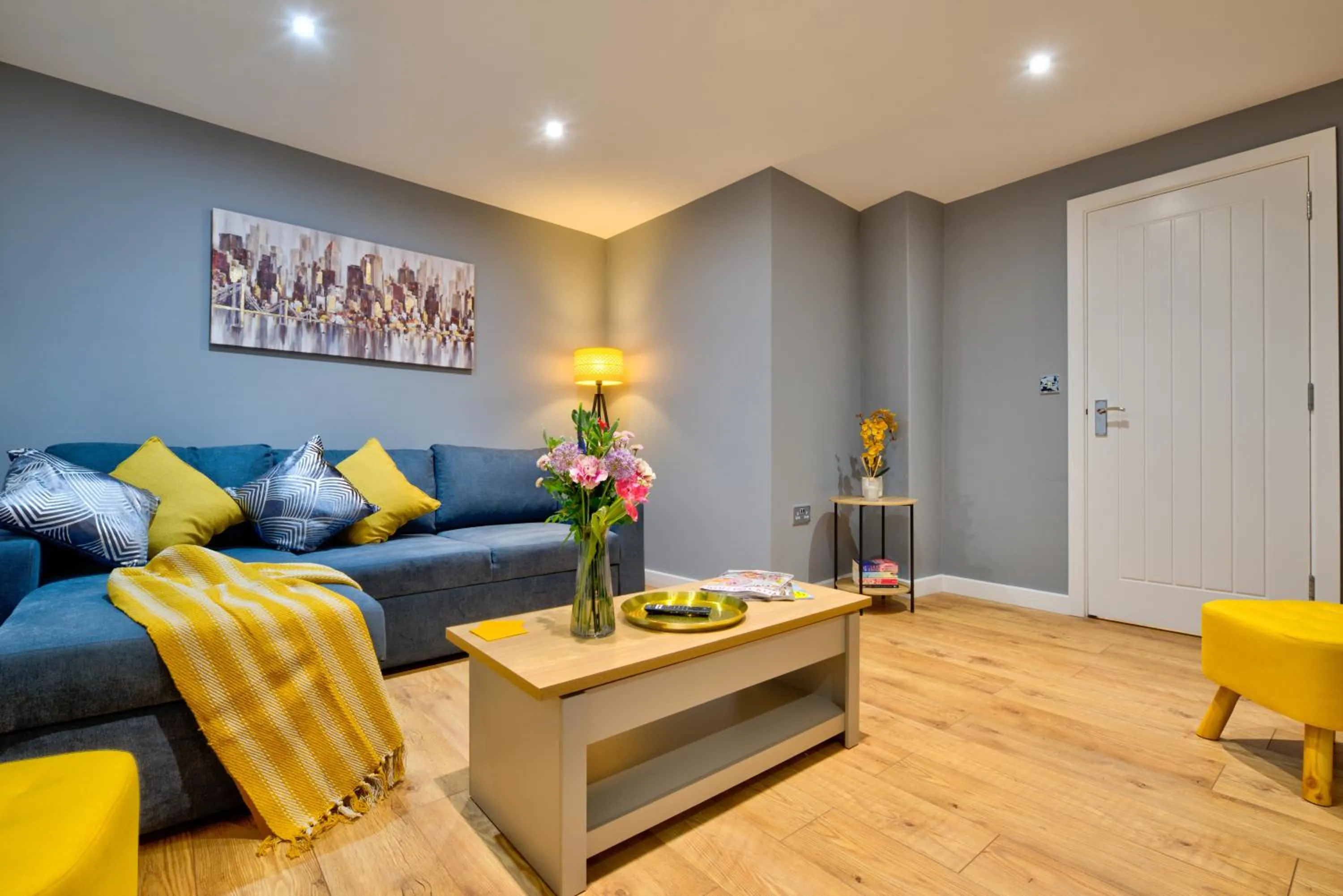 Living room in 2-Bed Apartment in Stamford Town Centre-Parking & Wi-Fi