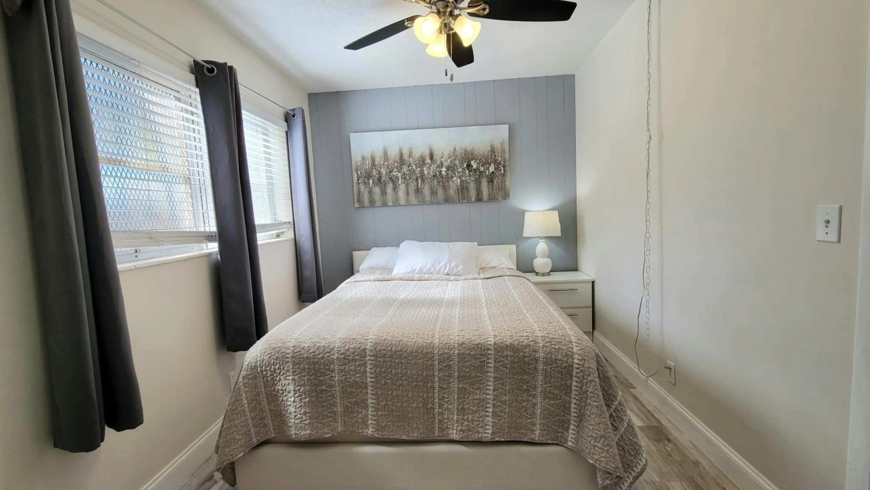 Bedroom, Bed in BEACHWAY INN