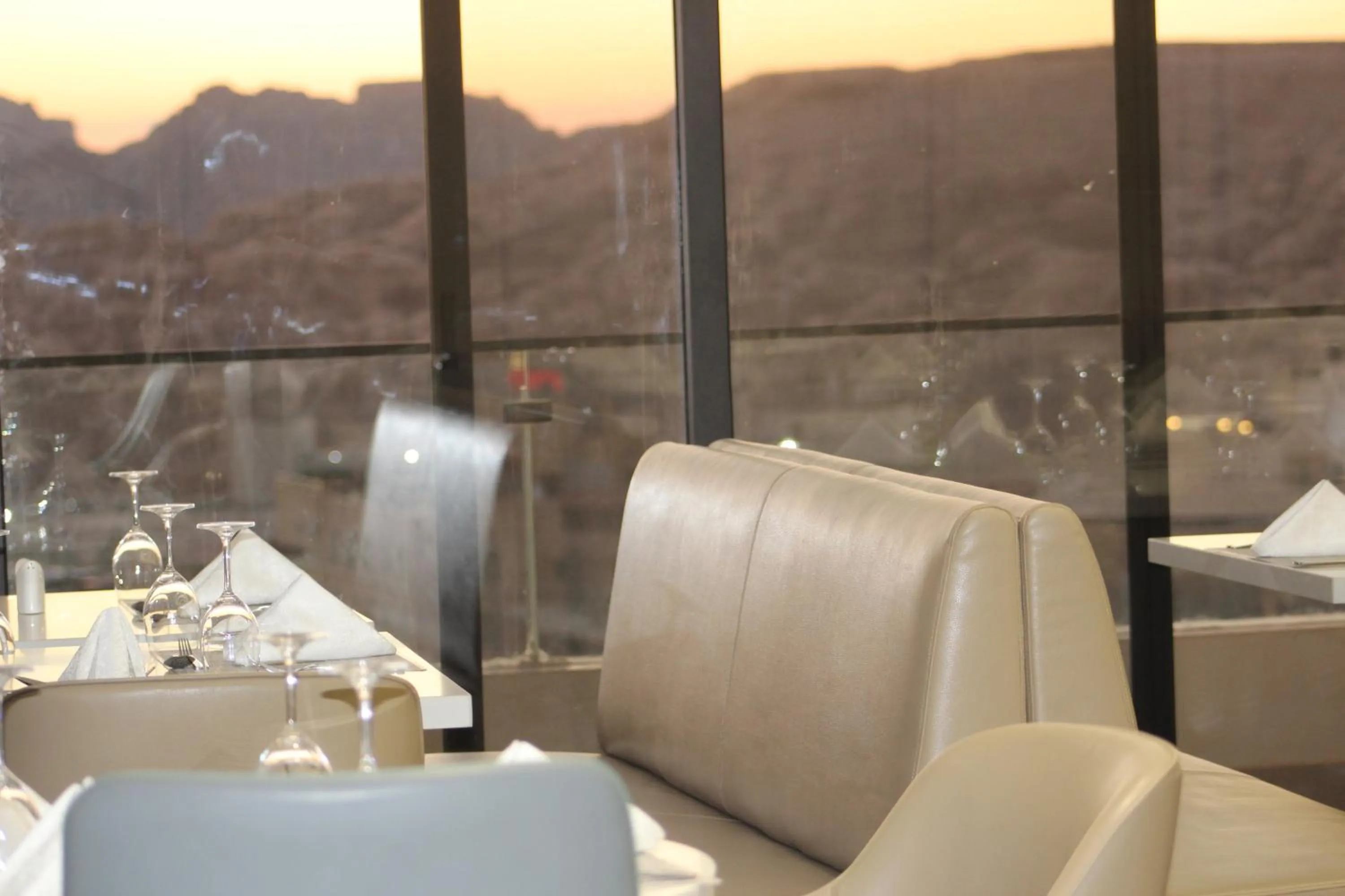 Restaurant/places to eat in H Luxury Hotel