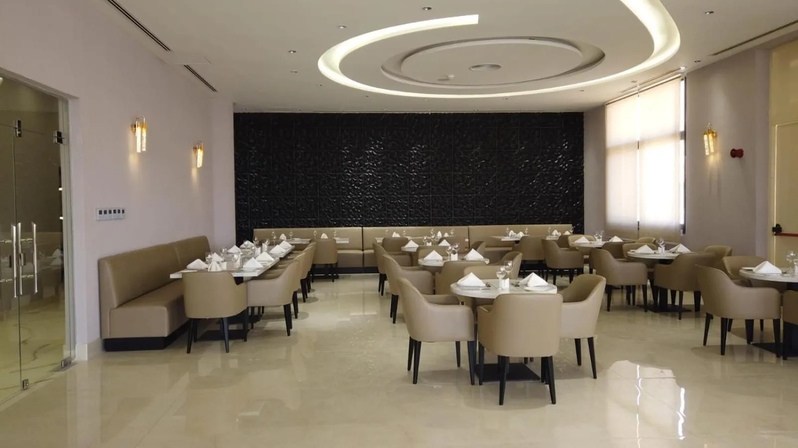 Restaurant/places to eat in H Luxury Hotel