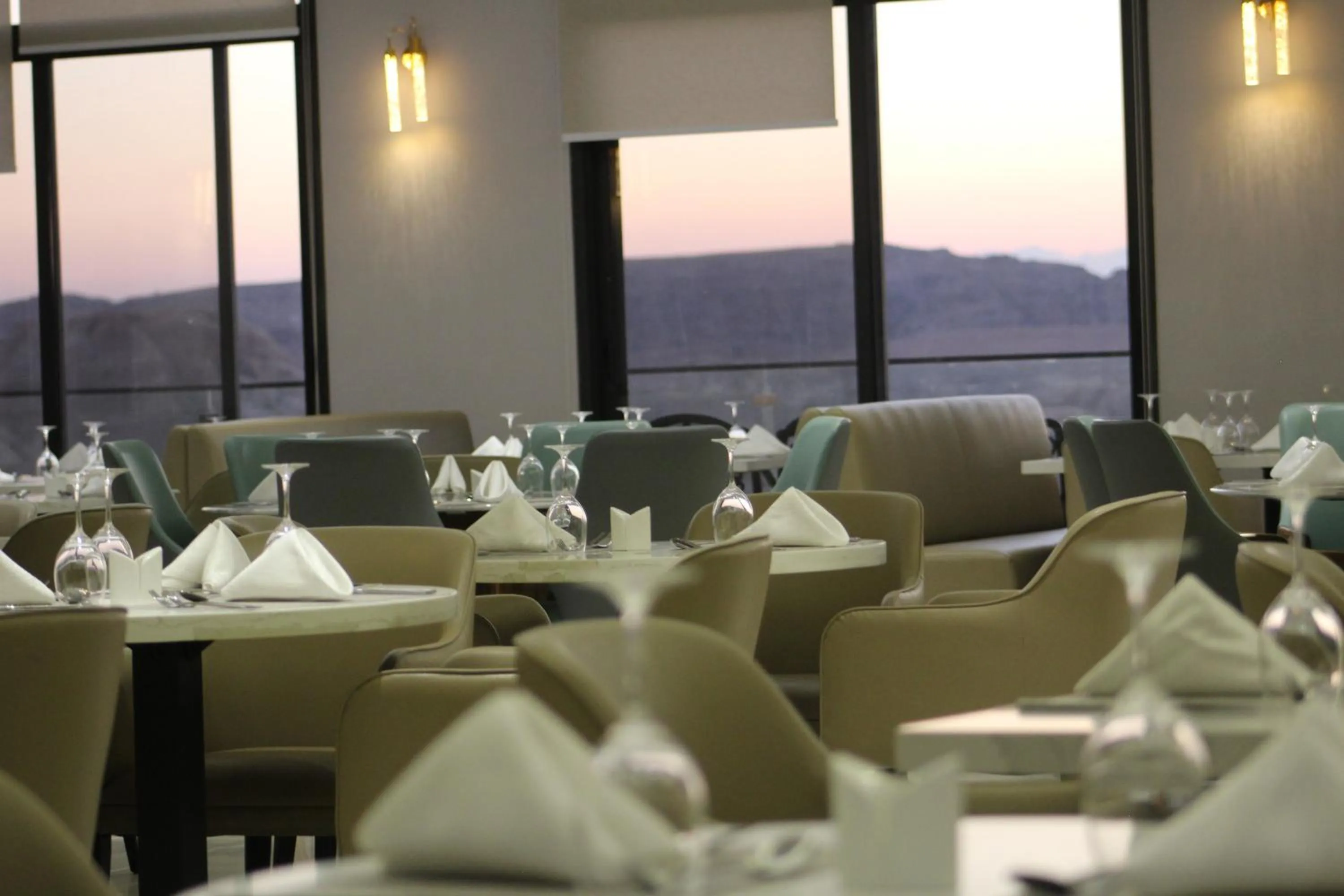 Restaurant/places to eat in H Luxury Hotel