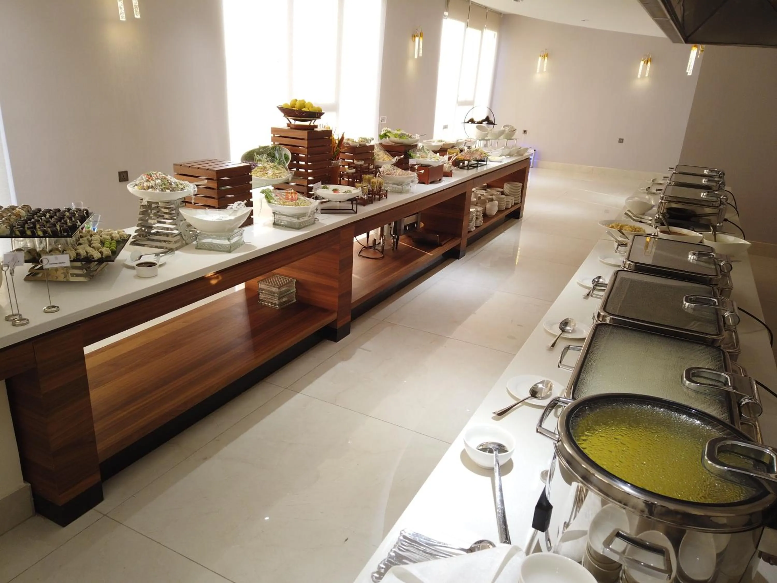 Restaurant/places to eat in H Luxury Hotel